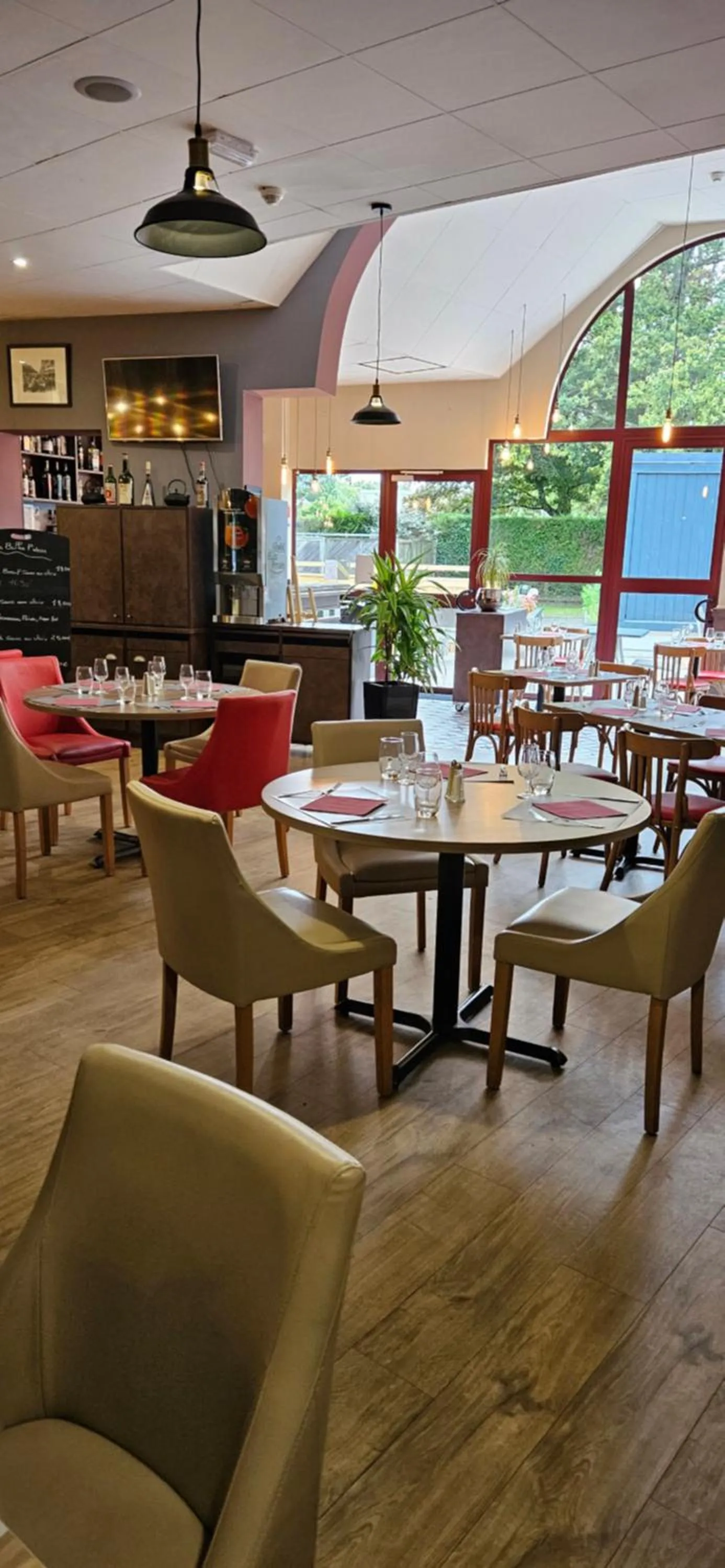 Restaurant/places to eat in Hotel Le Circuit Le Mans