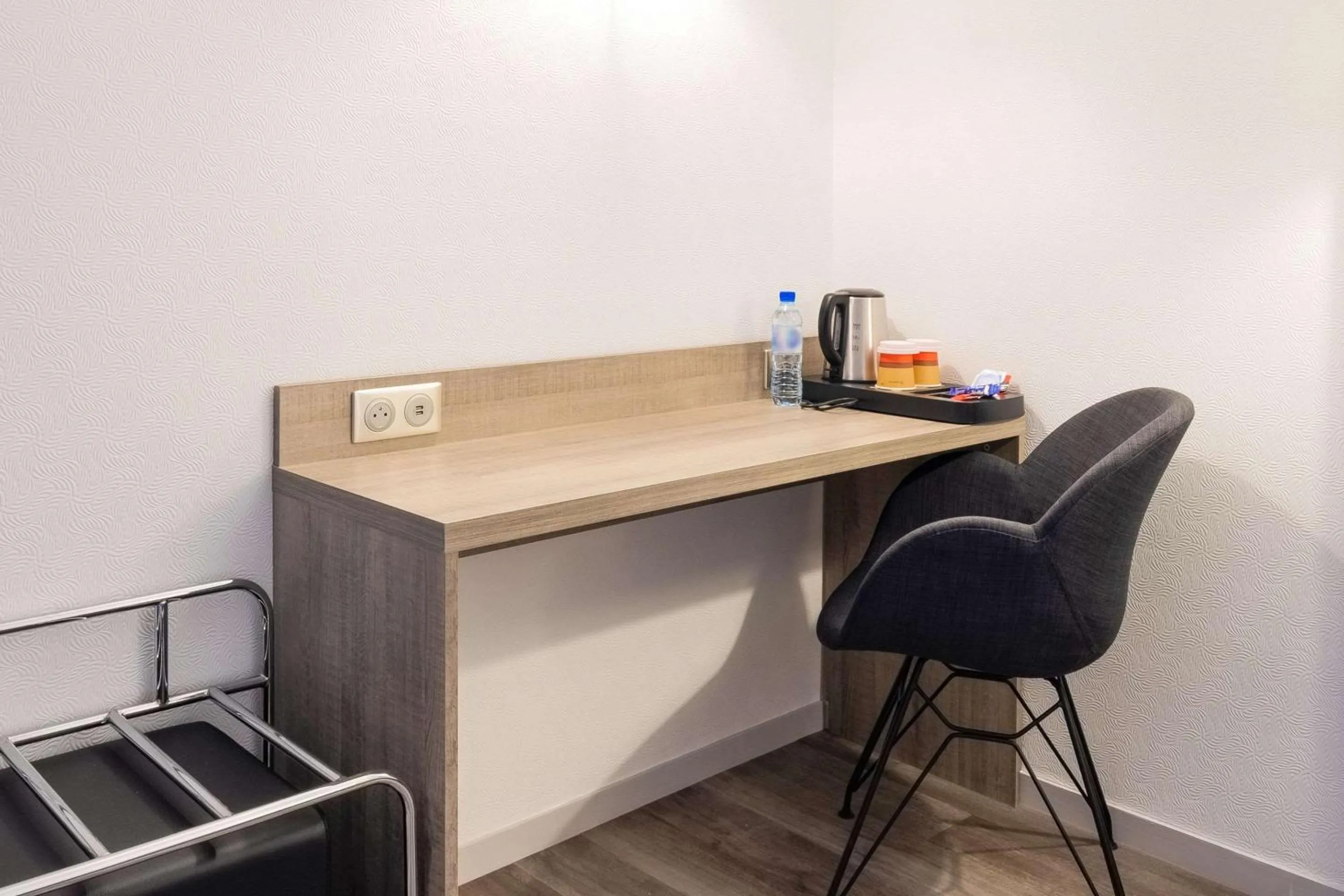 Photo of the whole room in Hotel Le Circuit Le Mans