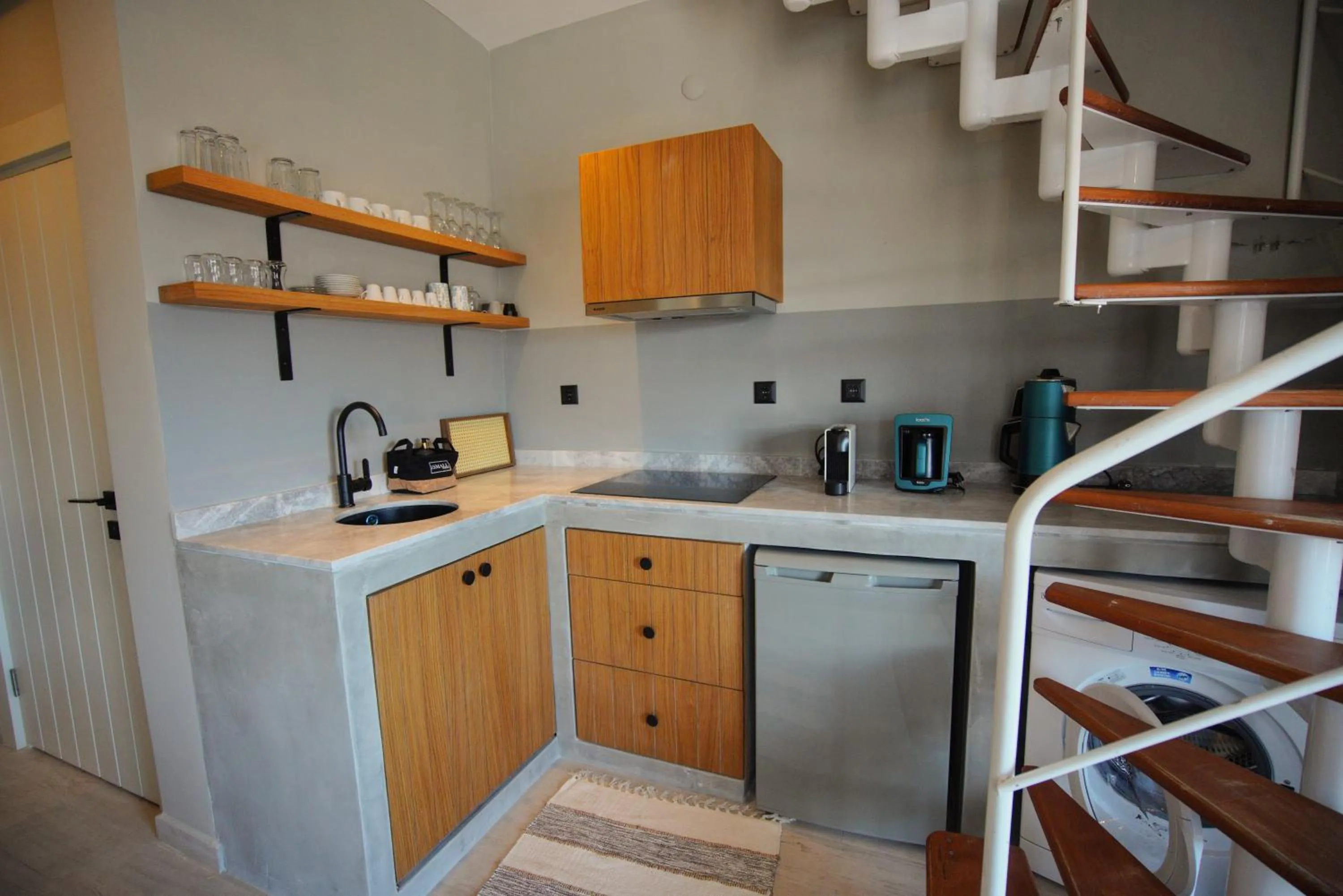 kitchen in Alp Suites Mandalin