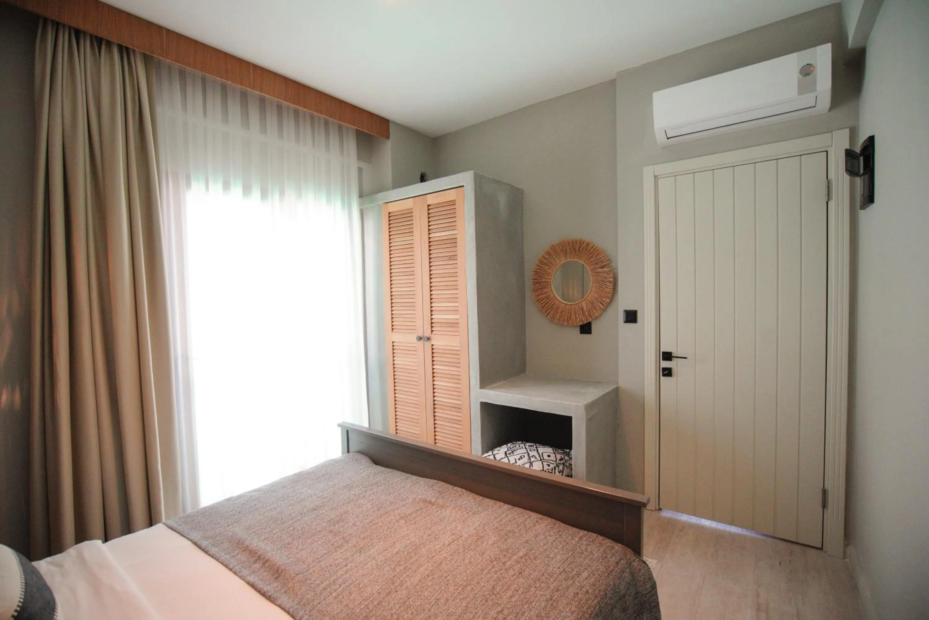 Bedroom, Bed in Alp Suites Mandalin