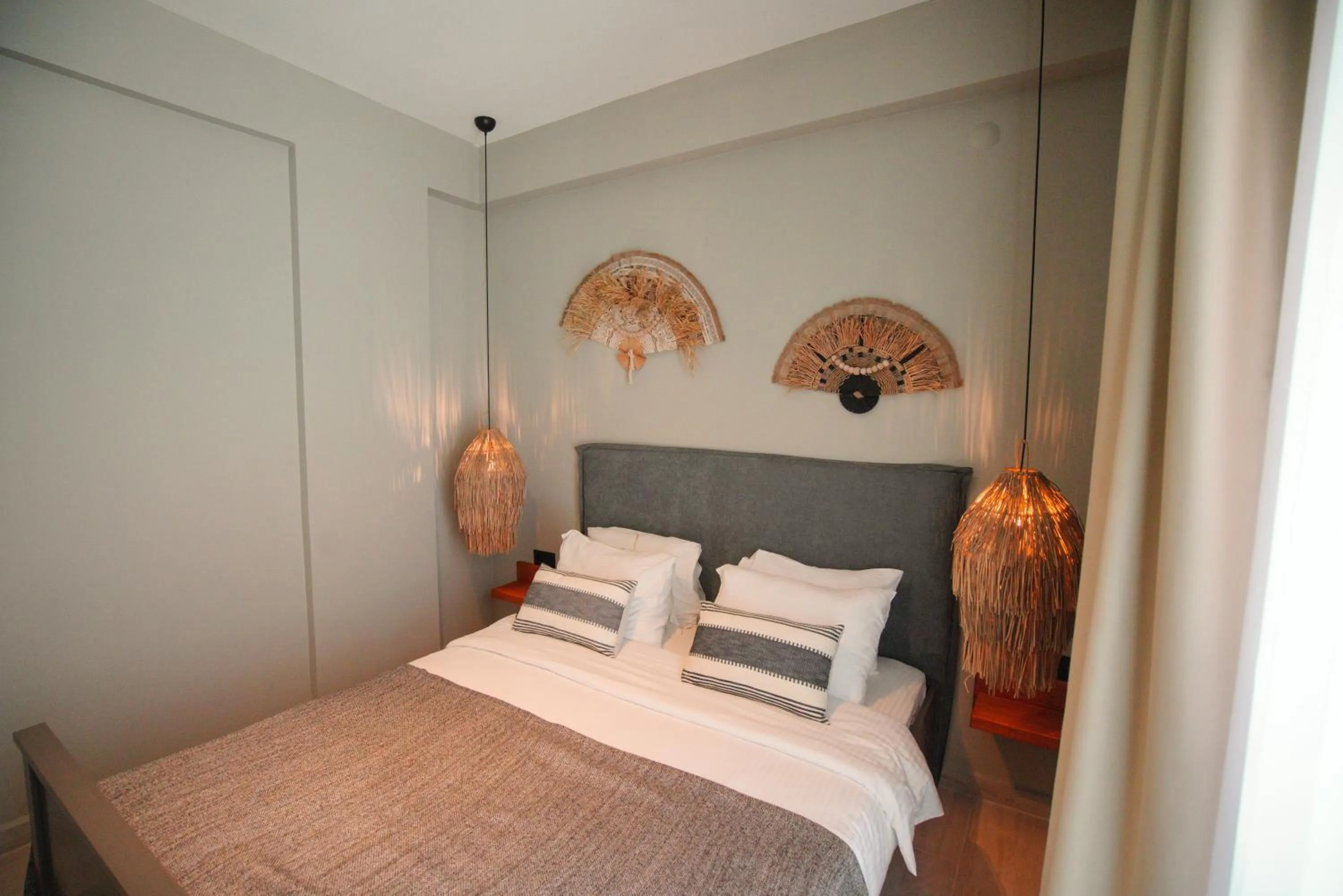 Bedroom, Bed in Alp Suites Mandalin