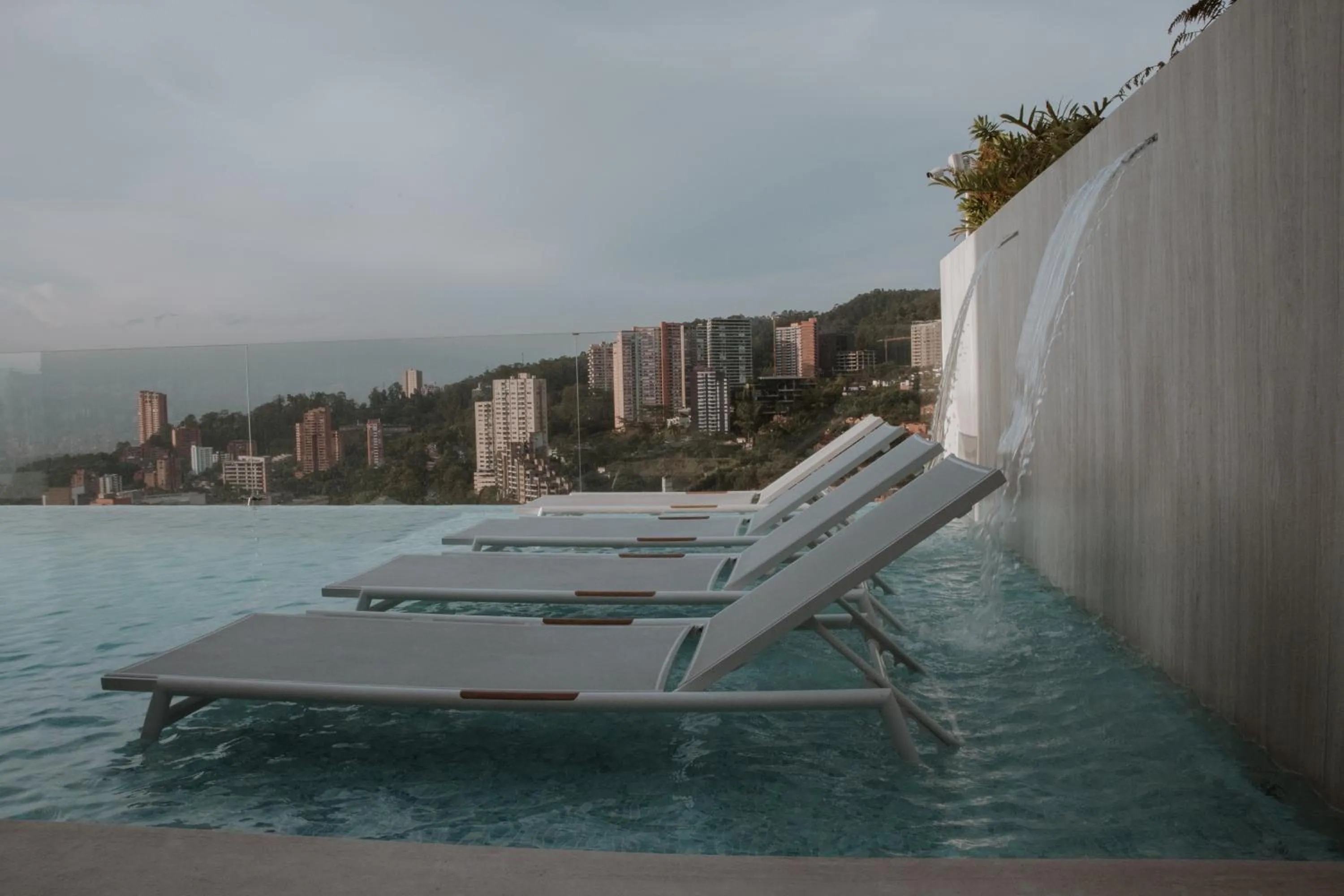 Swimming pool in Binn Hotel