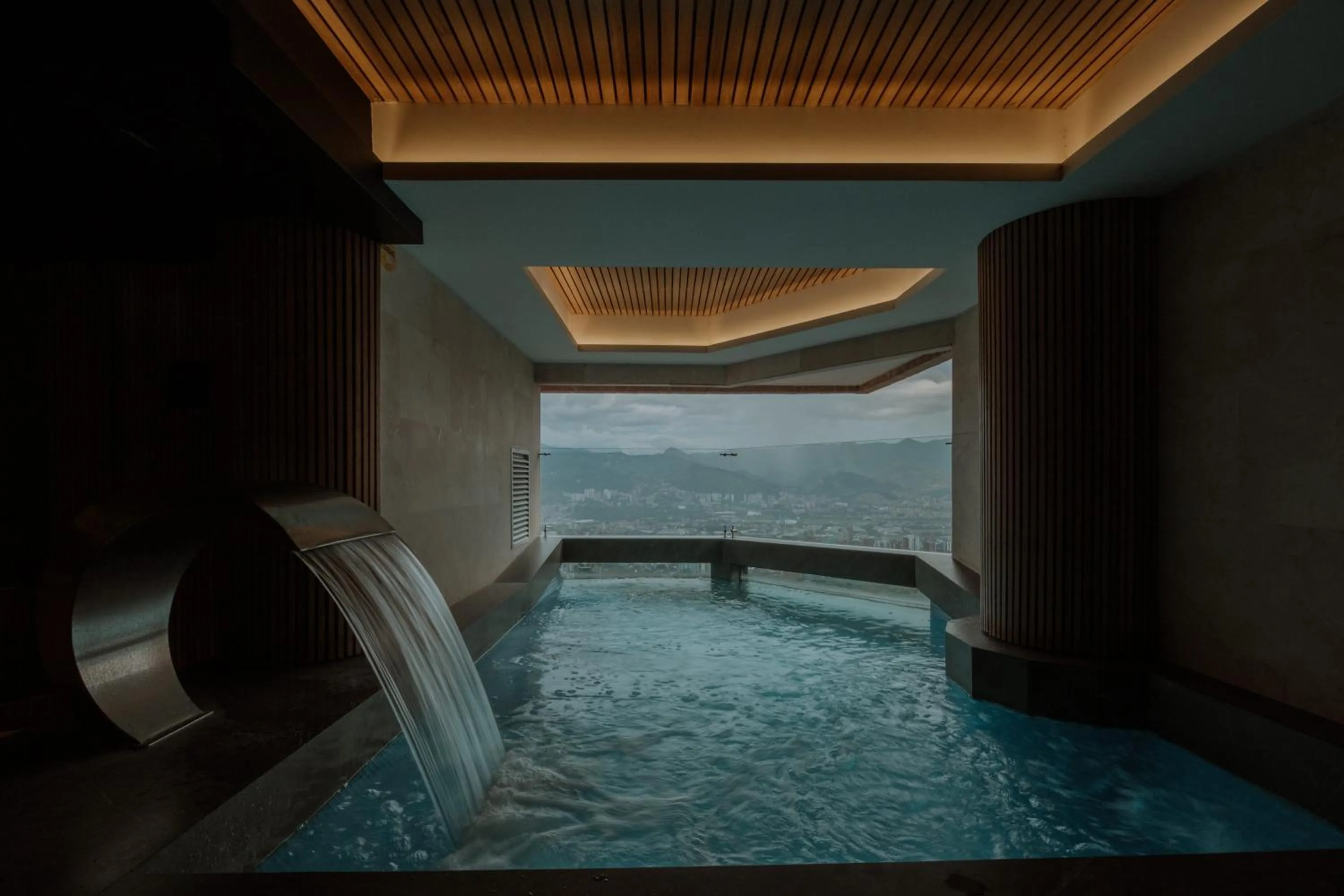 Hot Tub in Binn Hotel