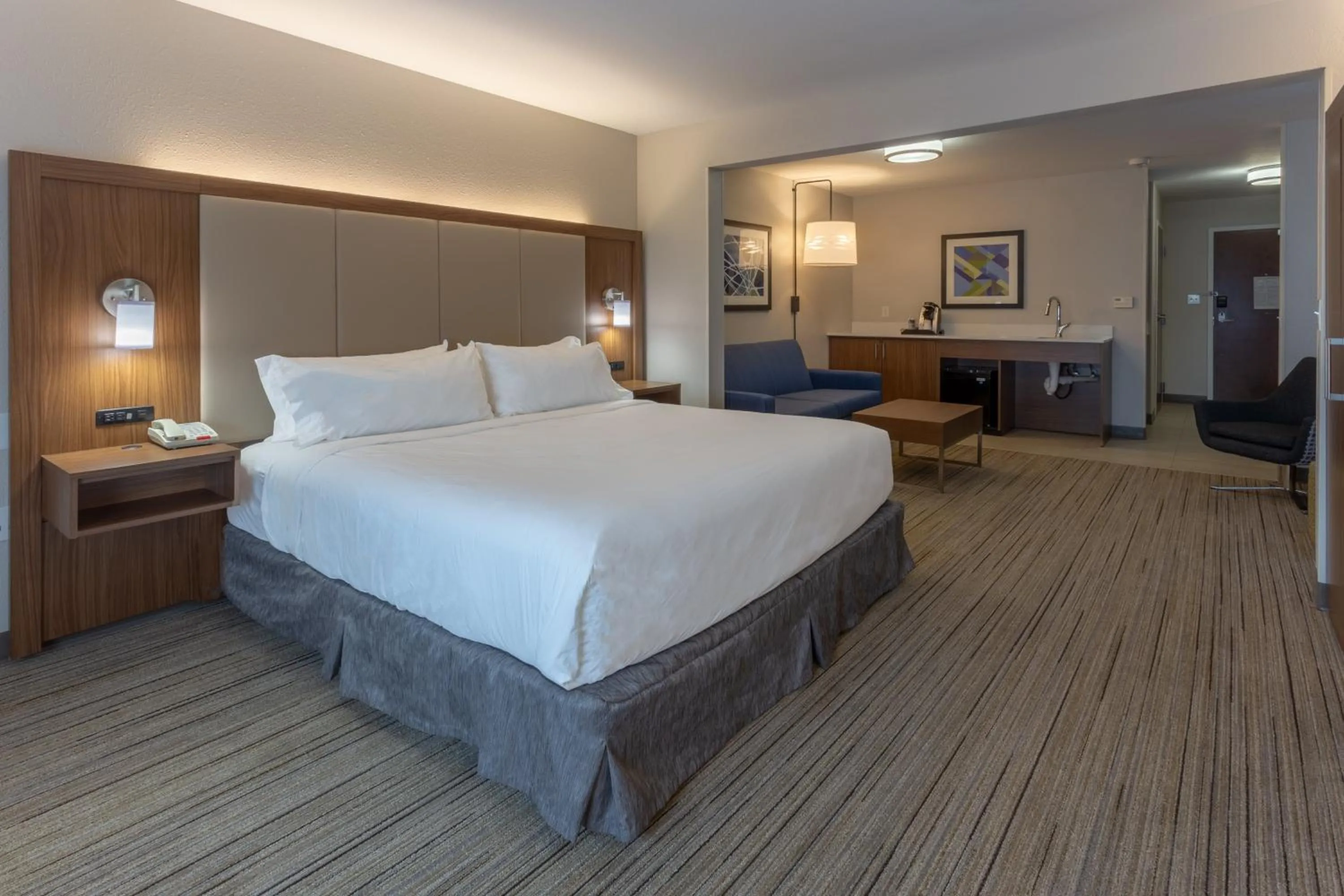 Photo of the whole room, Bed in Holiday Inn Express - Indianapolis - Southeast by IHG