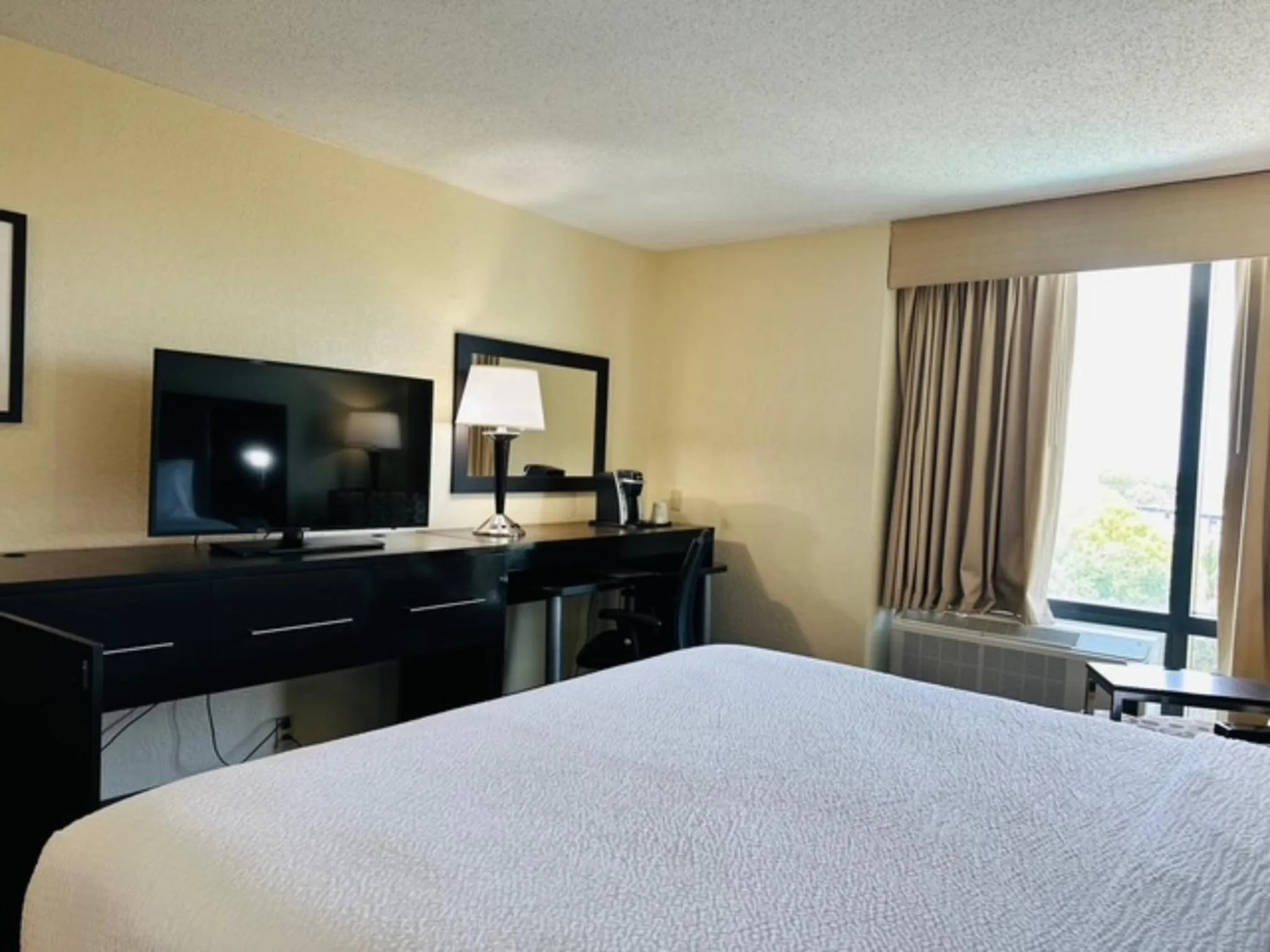 Photo of the whole room, Bed in Holiday Inn Miami International Airport by IHG