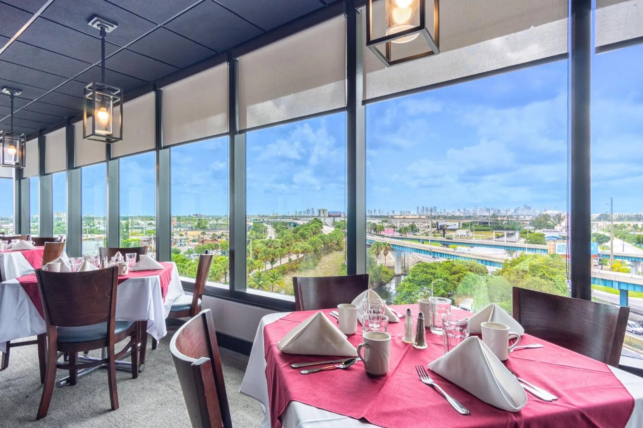 Restaurant/places to eat in Holiday Inn Miami International Airport by IHG