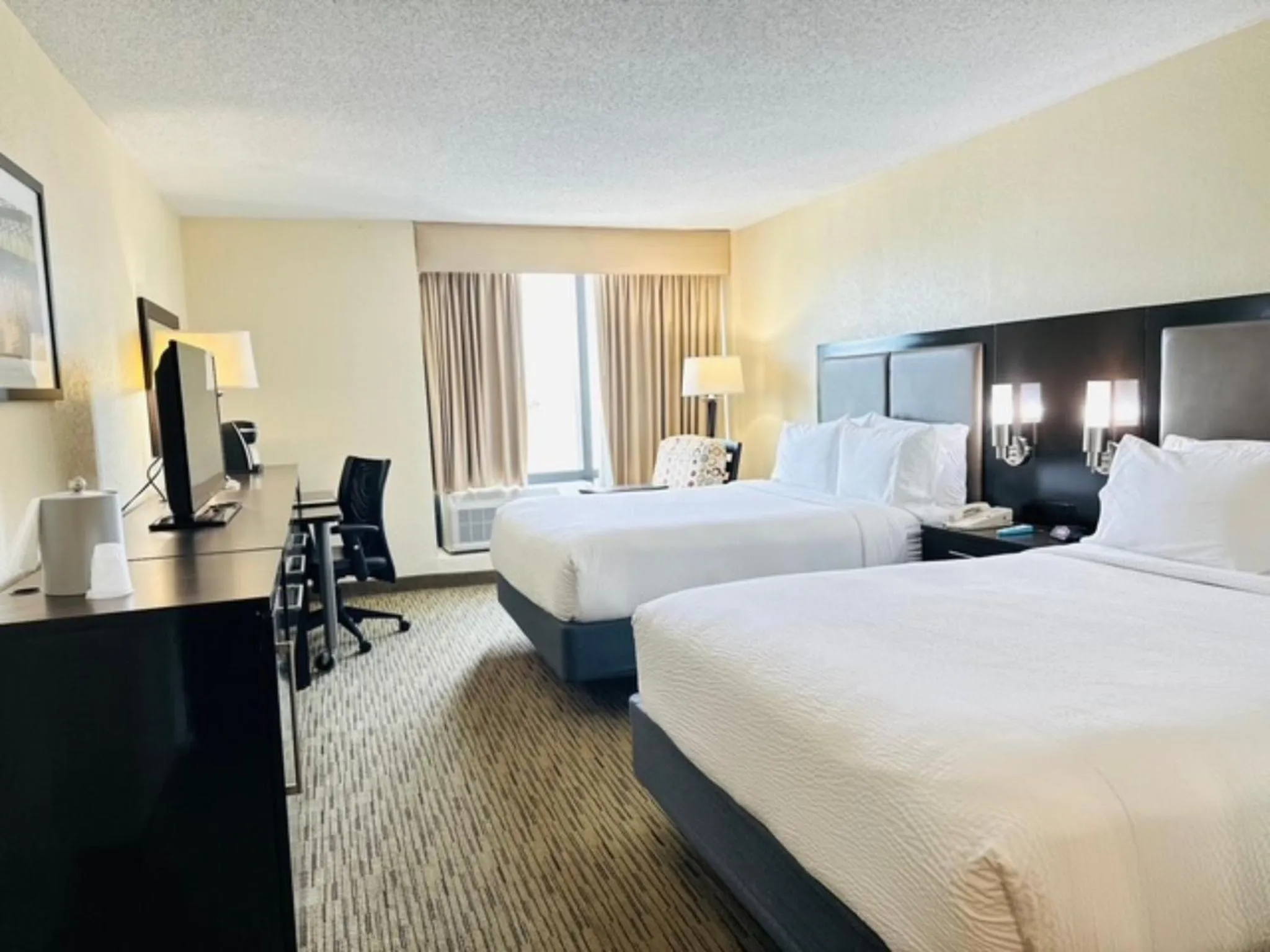 Photo of the whole room, Bed in Holiday Inn Miami International Airport by IHG