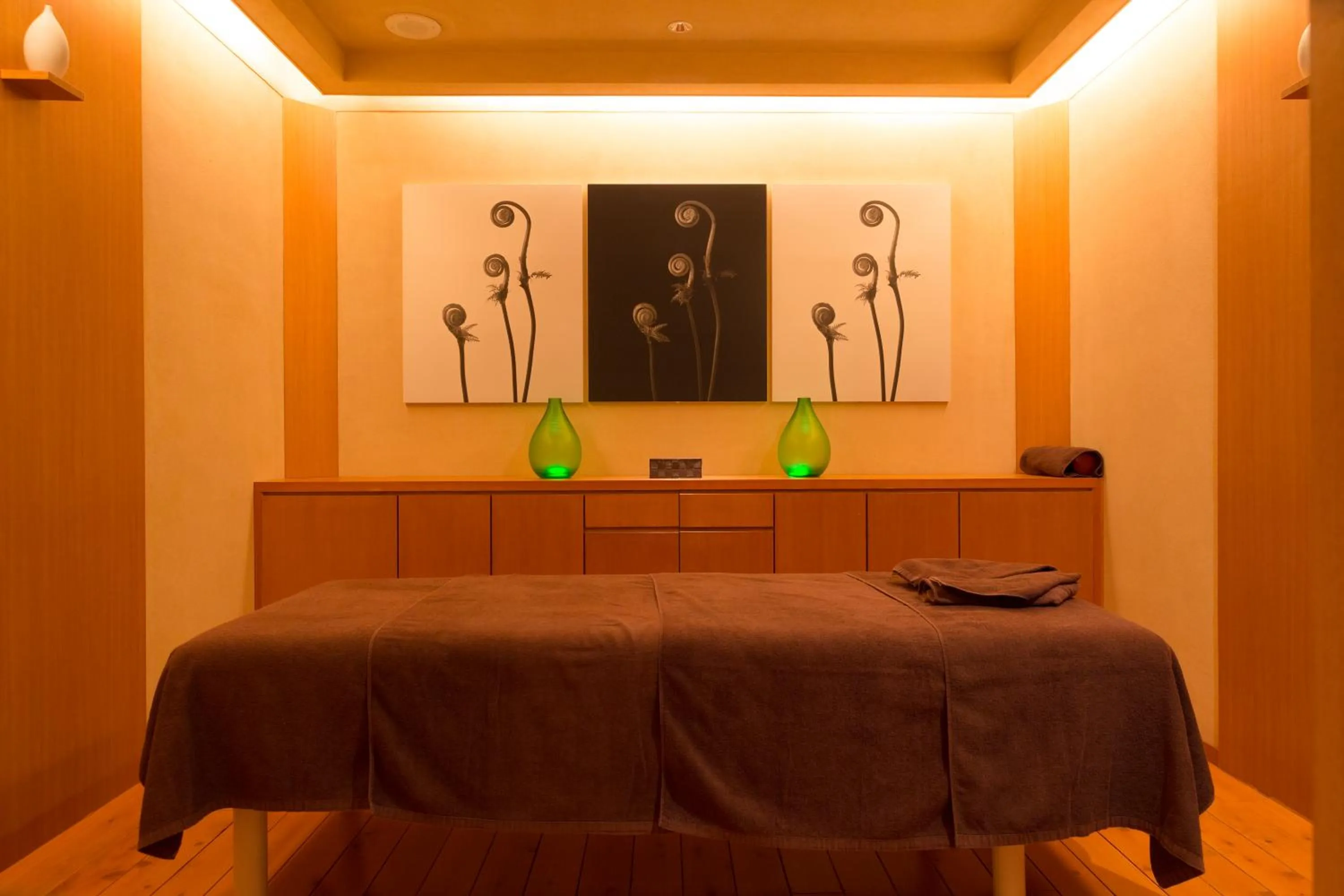 Massage in Forest Inn Showakan (Okura Hotels & Resorts)
