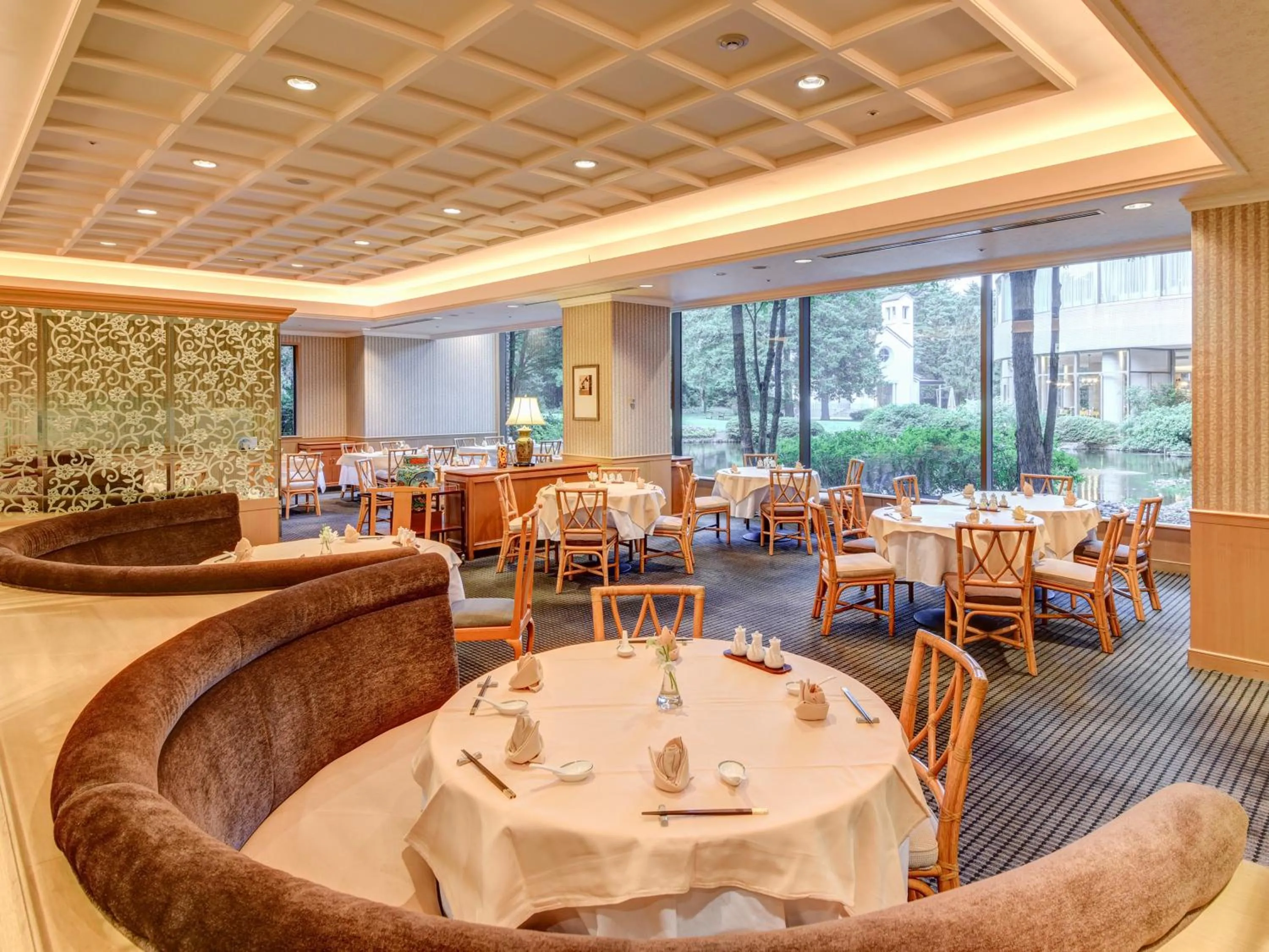 Restaurant/places to eat in Forest Inn Showakan (Okura Hotels & Resorts)