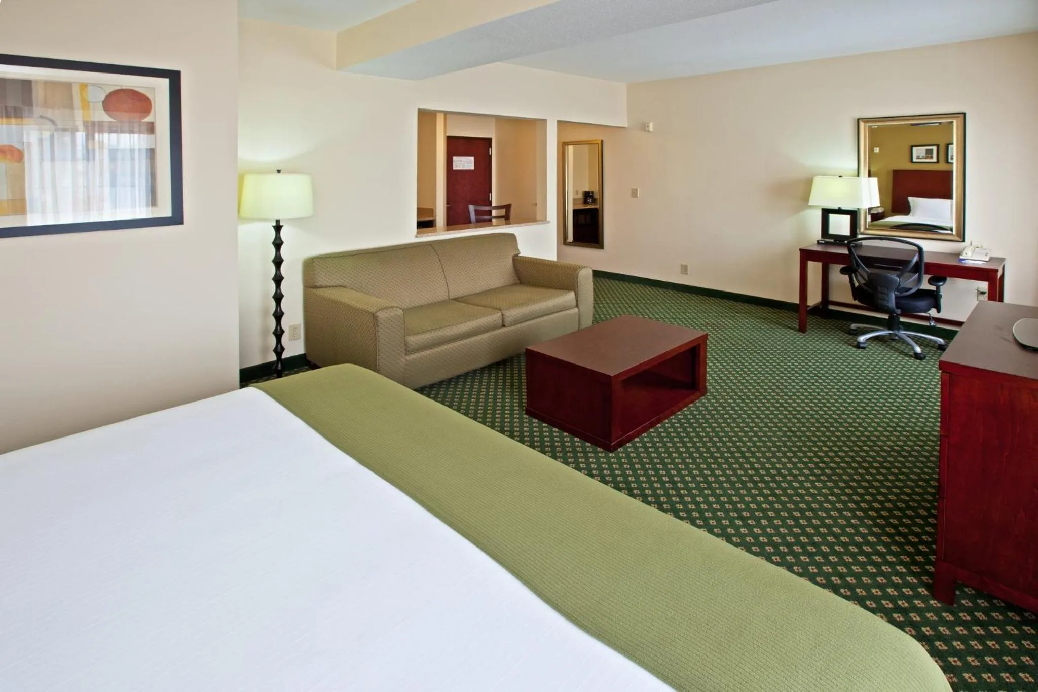 Photo of the whole room, Bed in Holiday Inn Express & Suites Indianapolis - East by IHG