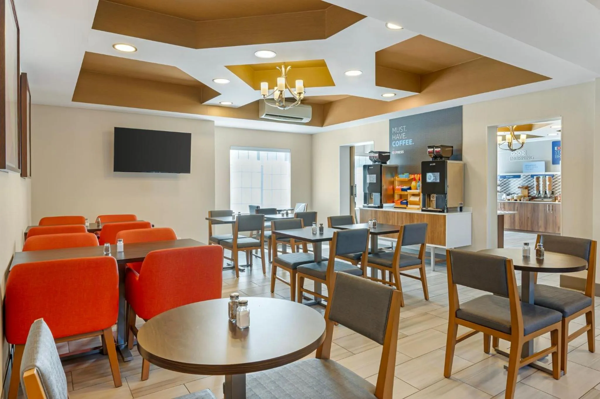 Breakfast in Holiday Inn Express & Suites Indianapolis - East by IHG