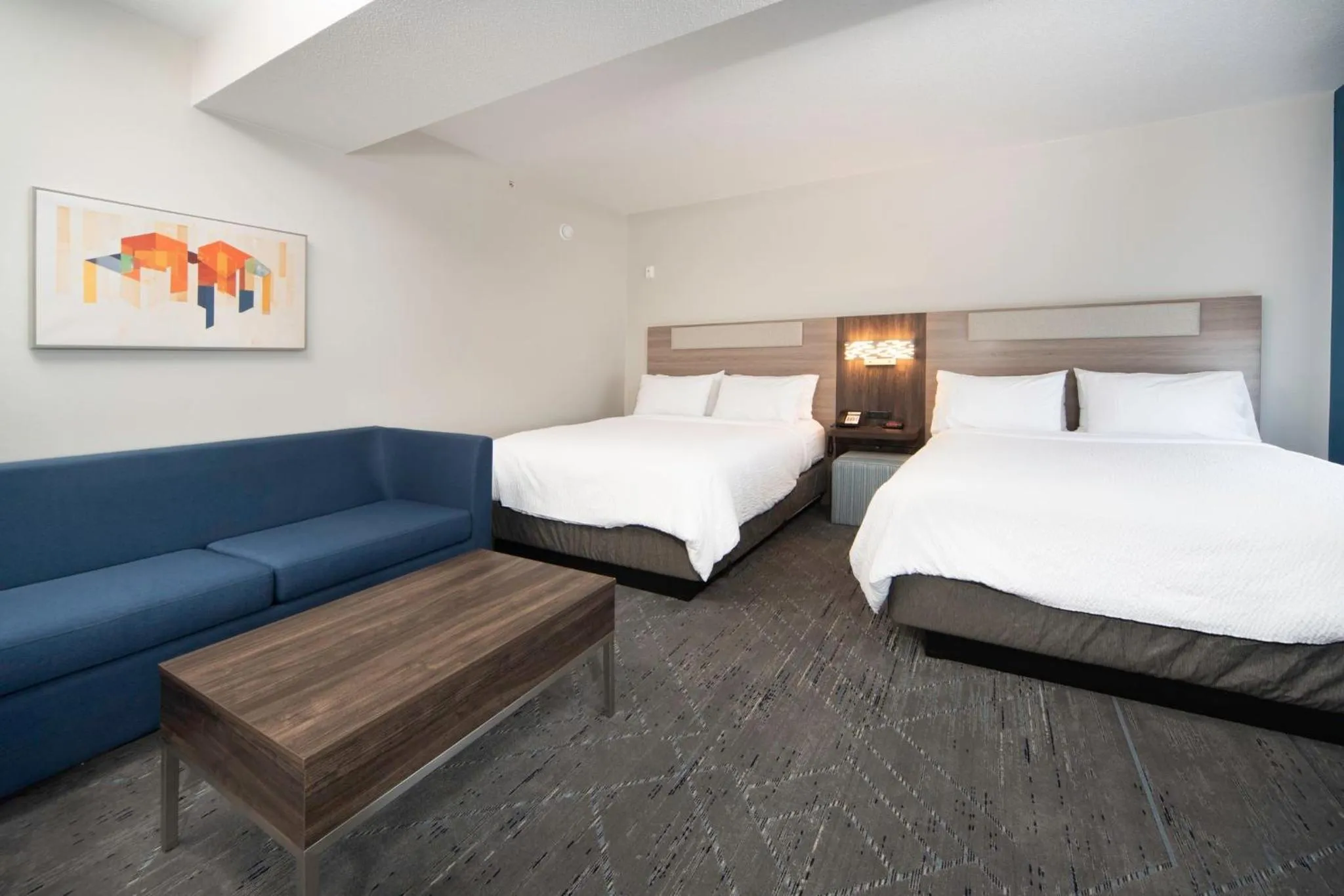 Photo of the whole room, Bed in Holiday Inn Express & Suites Indianapolis - East by IHG