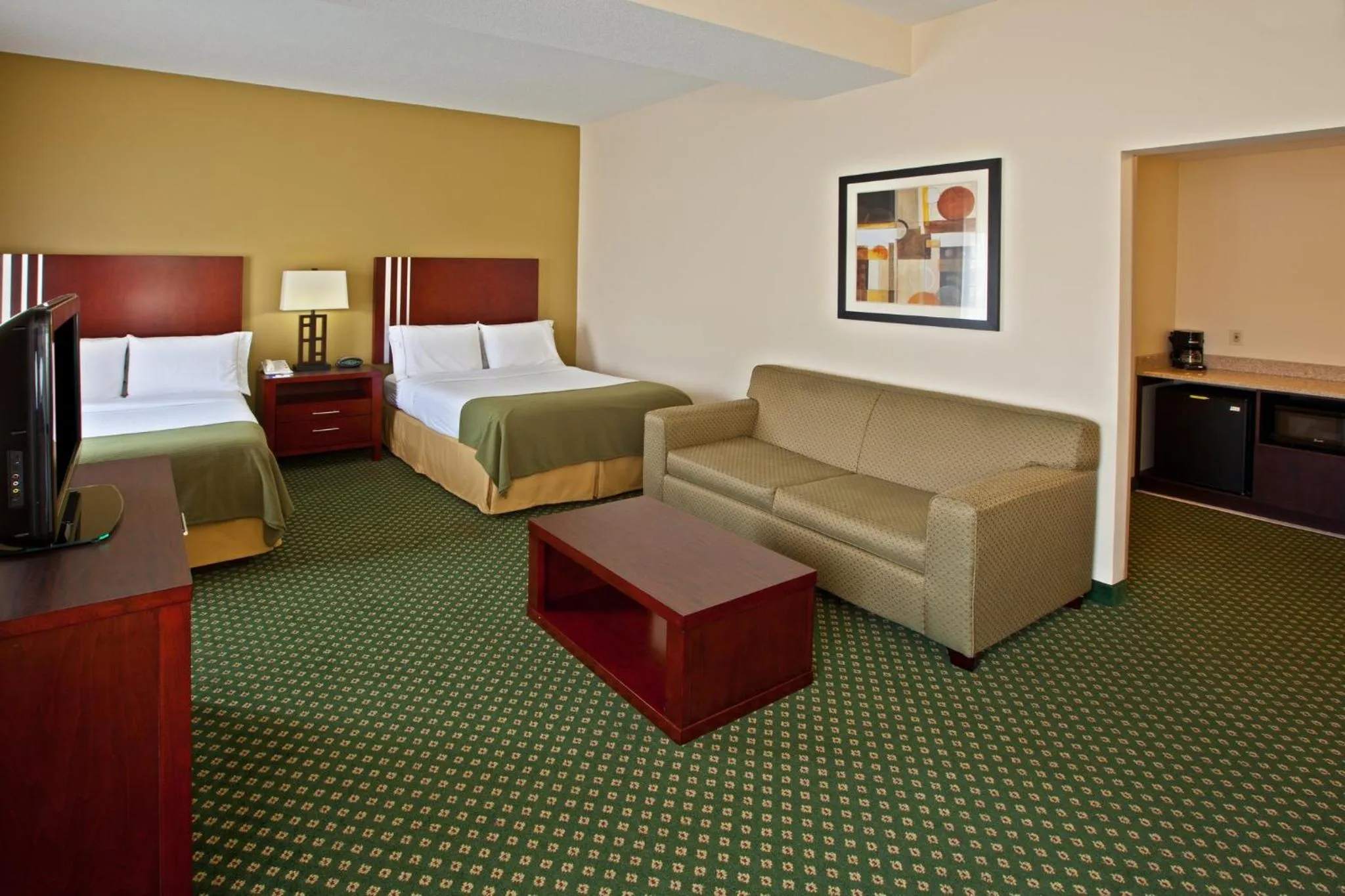 Photo of the whole room, Bed in Holiday Inn Express & Suites Indianapolis - East by IHG