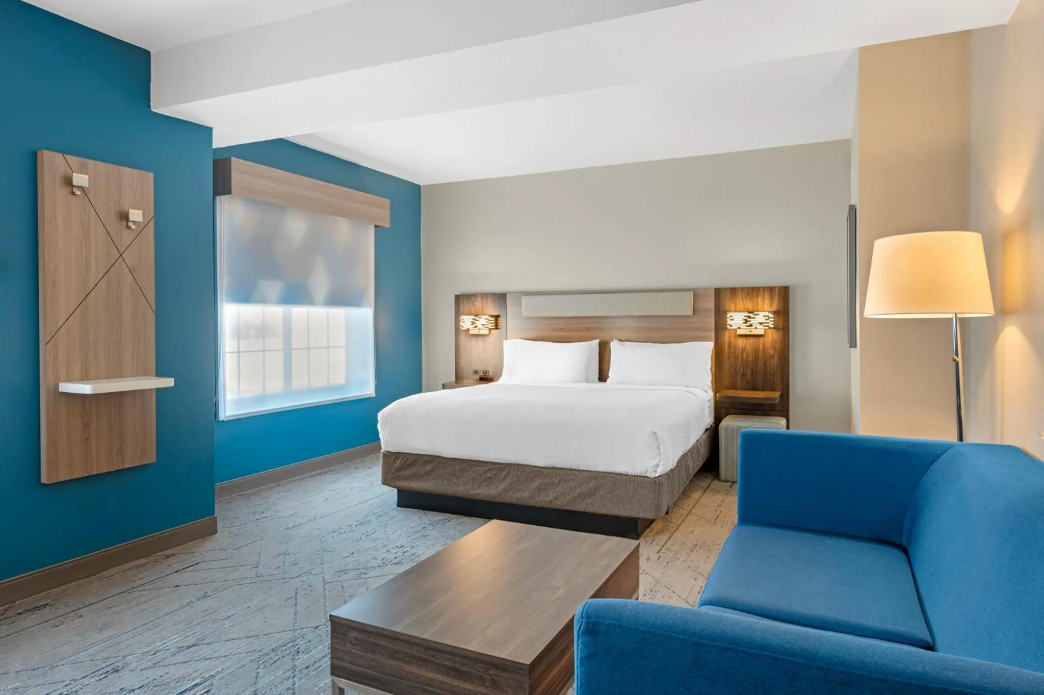 Photo of the whole room, Bed in Holiday Inn Express & Suites Indianapolis - East by IHG