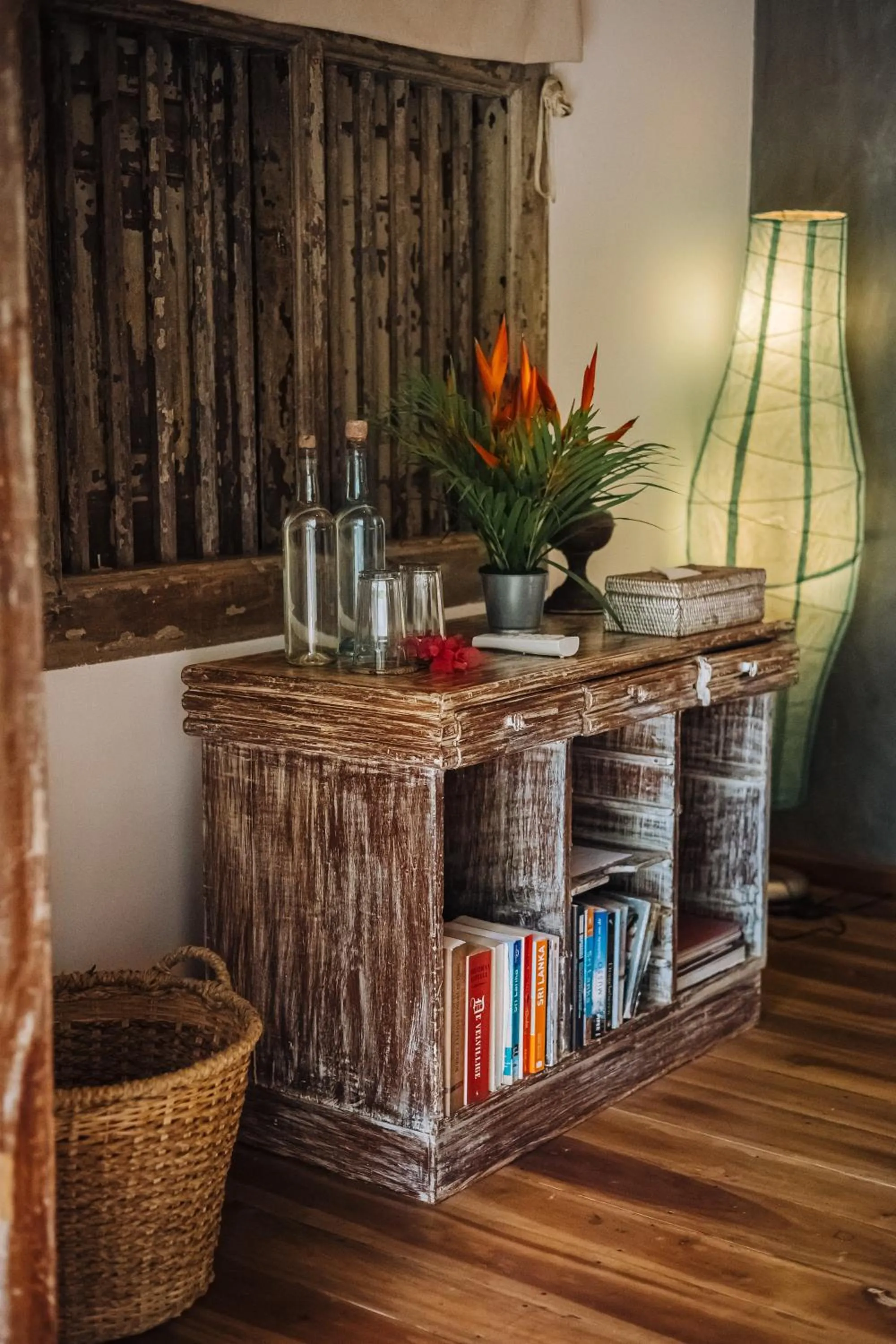 Library in Ginganga Lodge