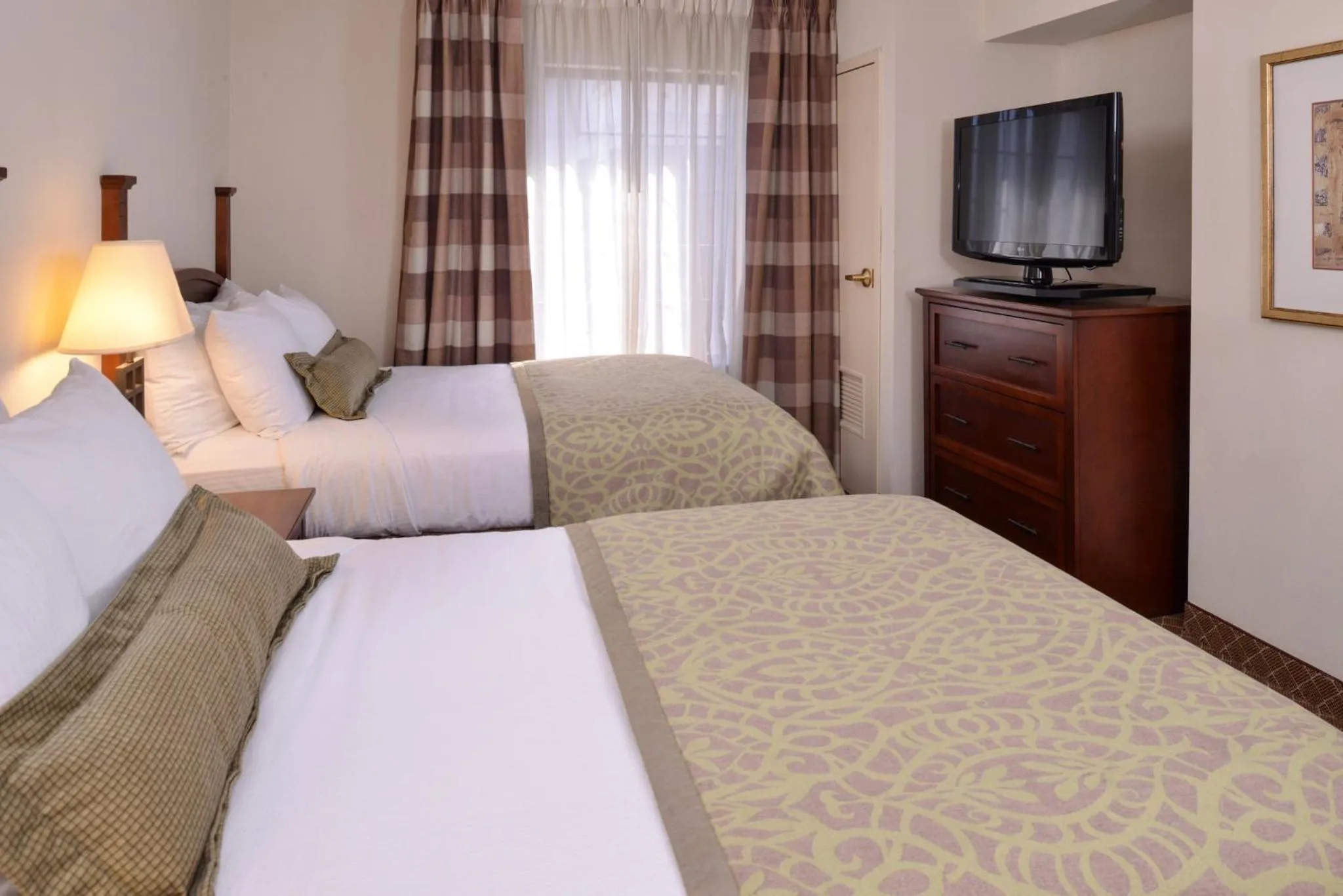 Photo of the whole room, Bed in Staybridge Suites Indianapolis-Airport by IHG