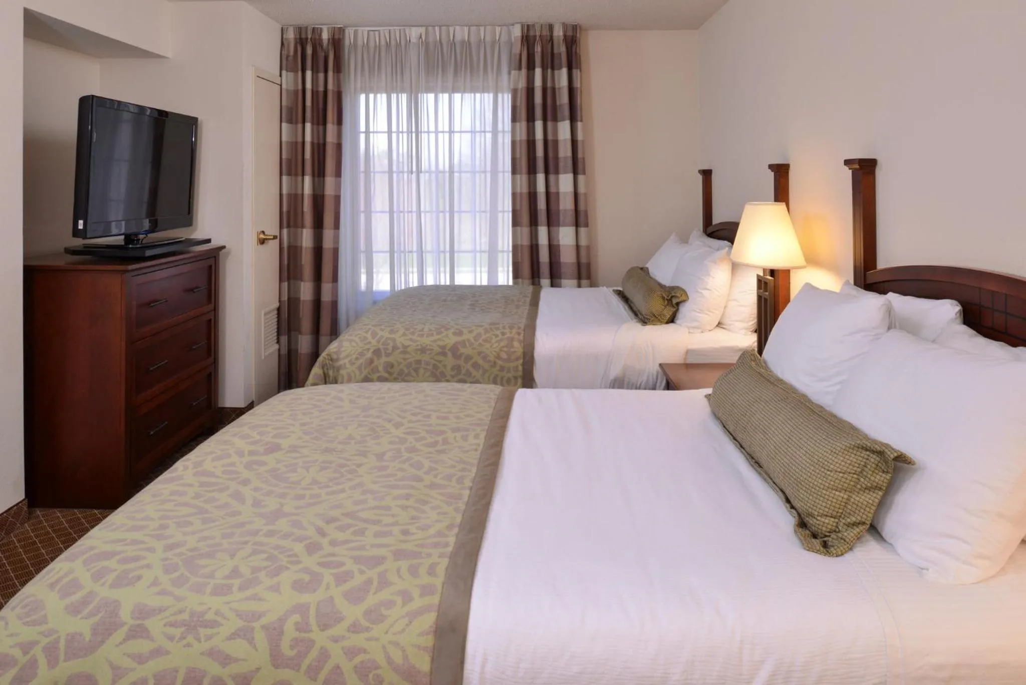 Photo of the whole room, Bed in Staybridge Suites Indianapolis-Airport by IHG