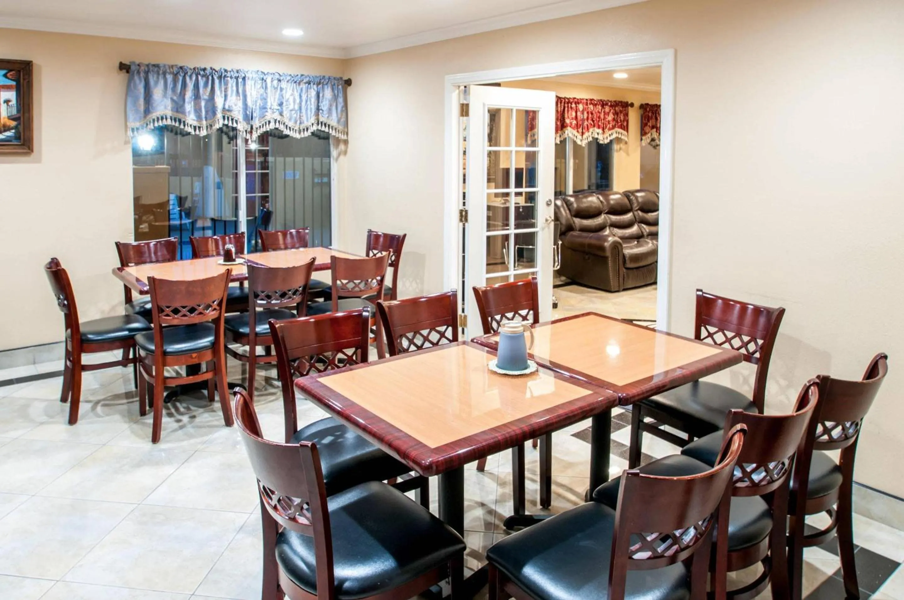 Breakfast in Rodeway Inn San Diego Near SDSU