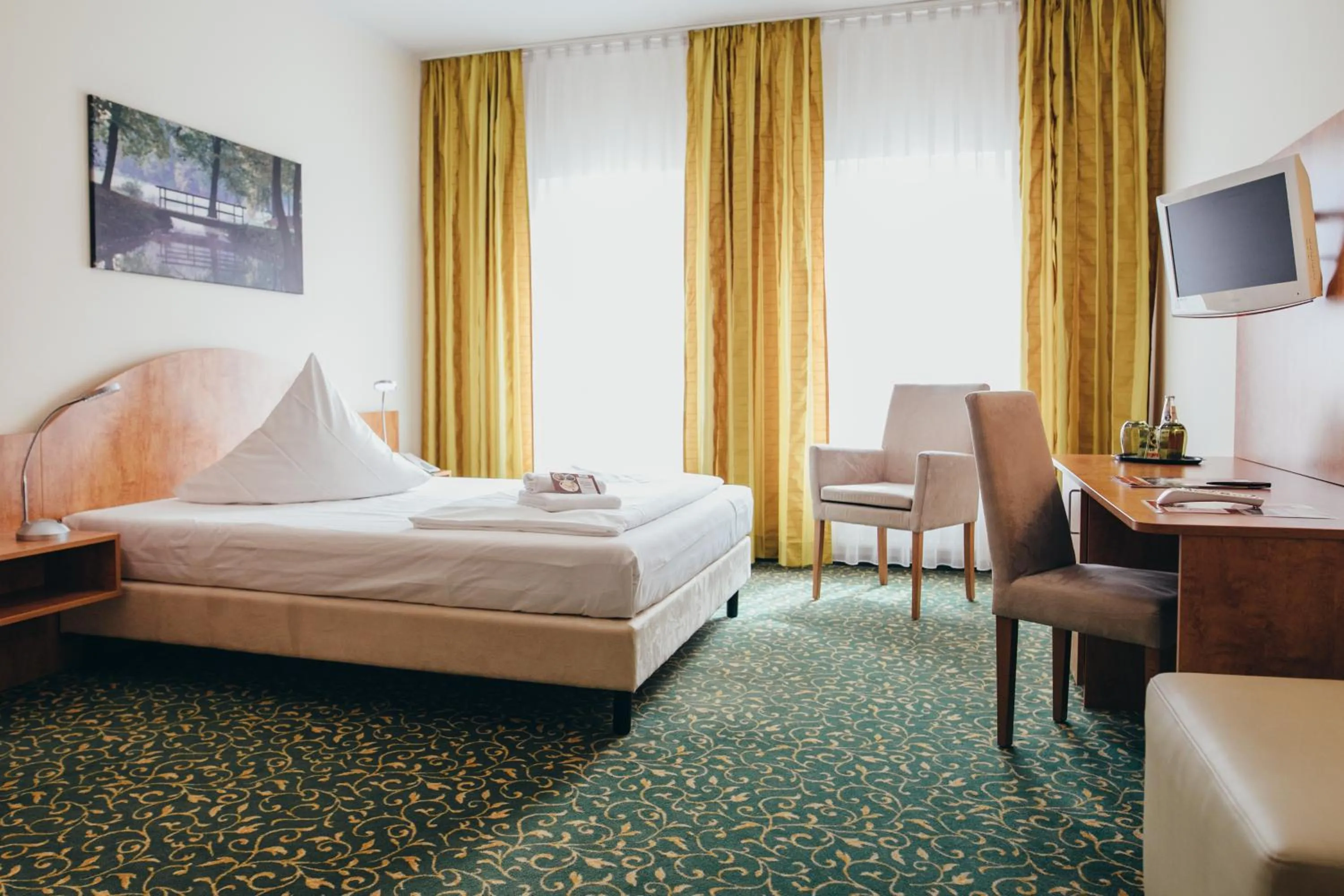 Photo of the whole room, Bed in Kulturhotel Fürst Pückler Park