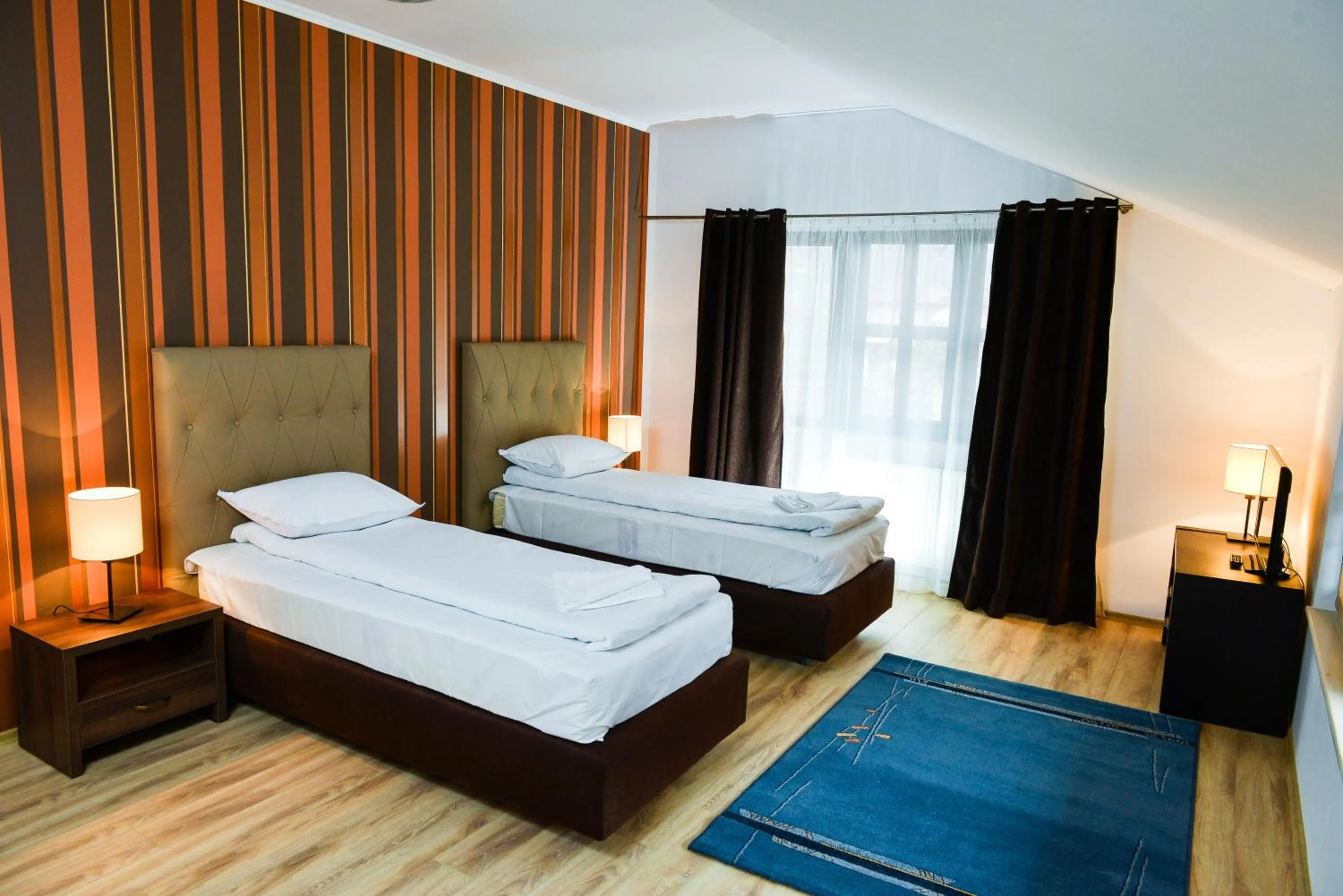 Photo of the whole room, Bed in Park House