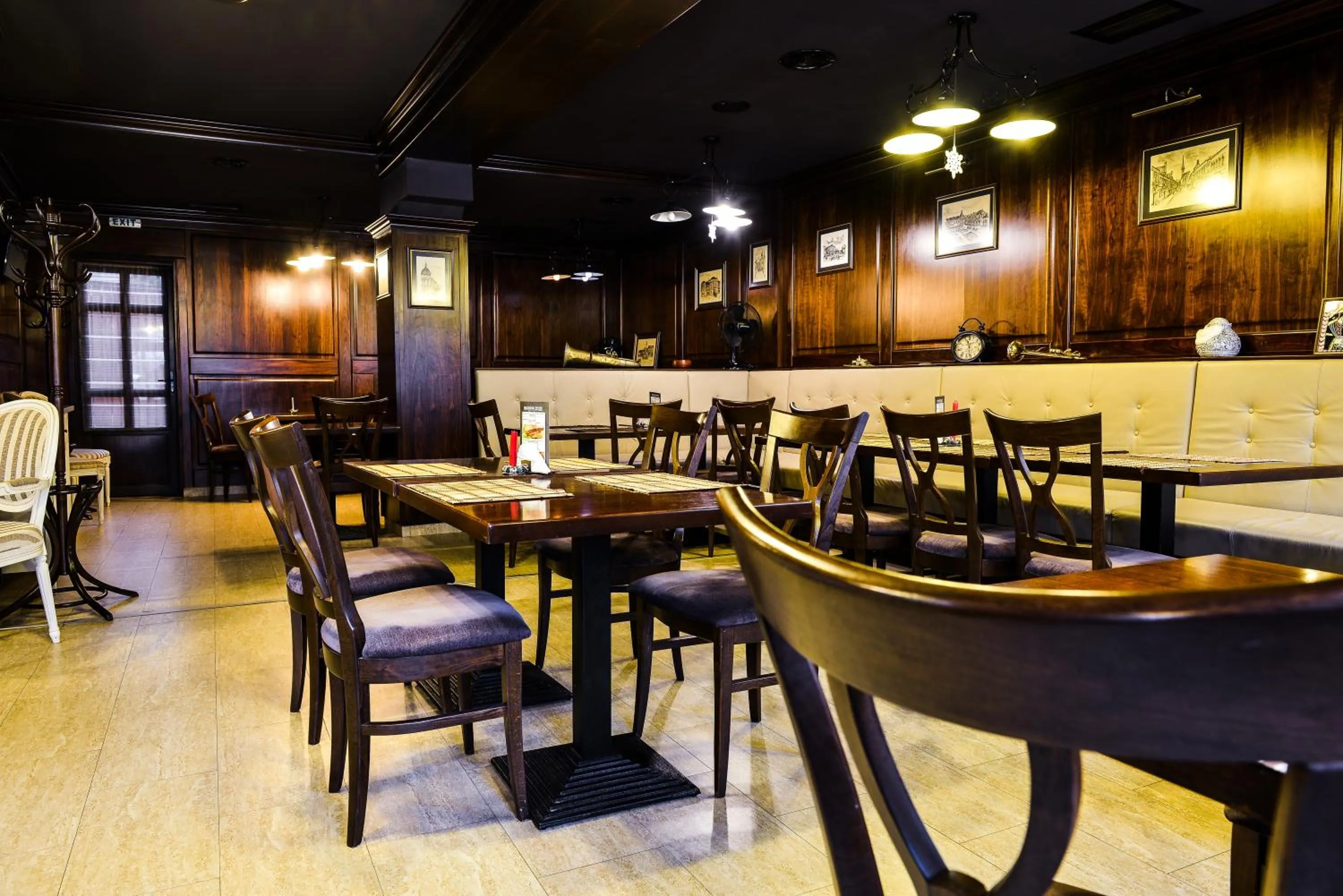 Restaurant/places to eat in Park House