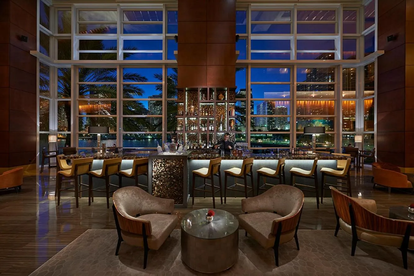Lounge or bar in Mandarin Oriental, Miami
