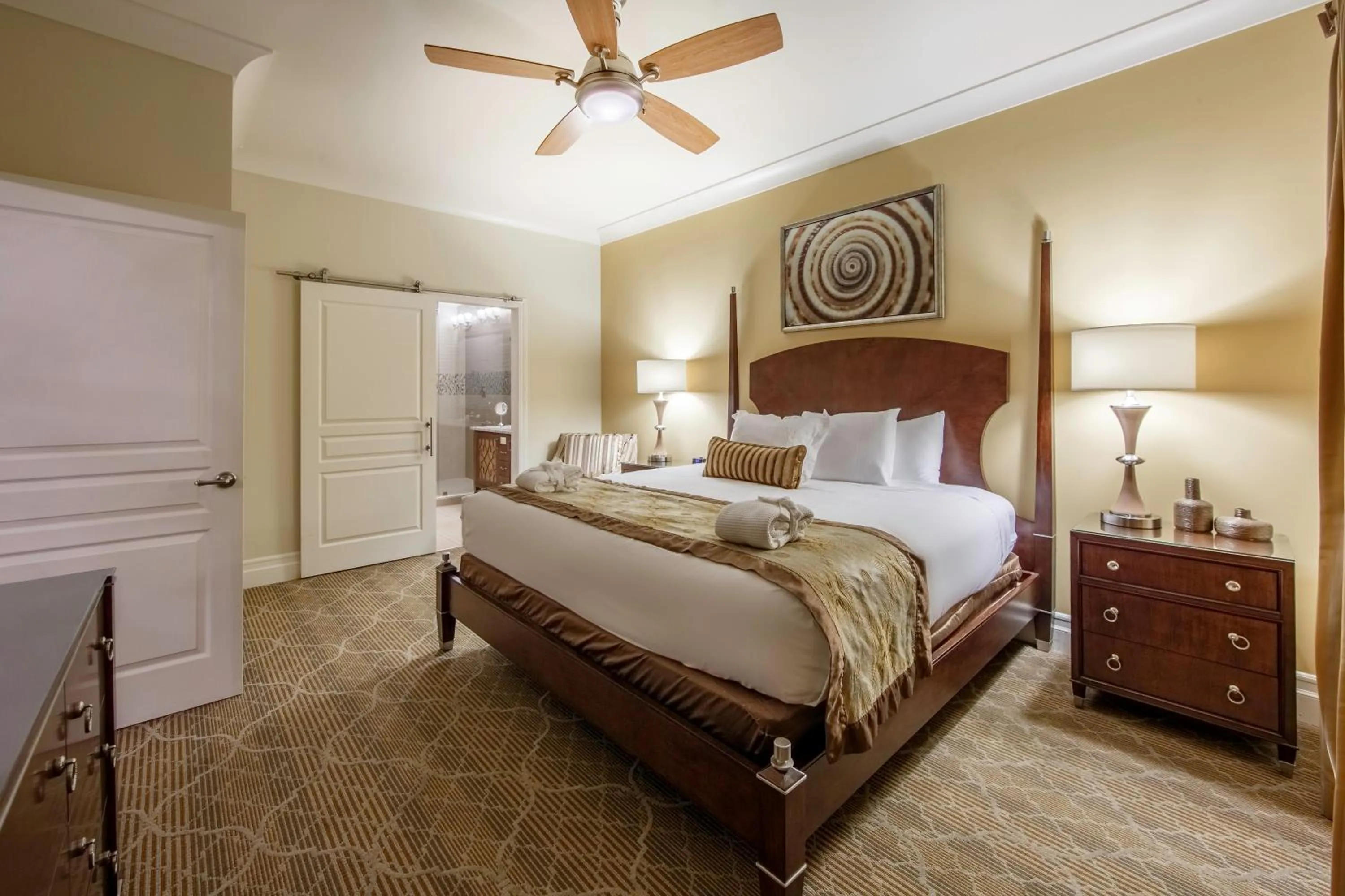 Photo of the whole room, Bed in Holiday Inn Club Vacations South Beach Resort