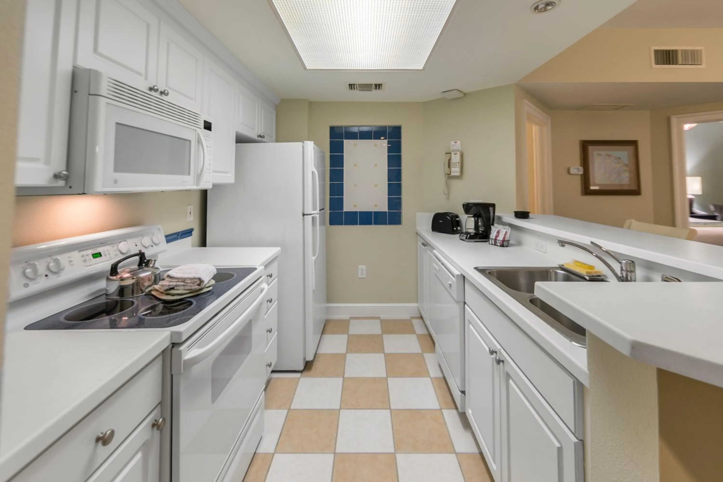 Kitchen or kitchenette in Holiday Inn Club Vacations South Beach Resort