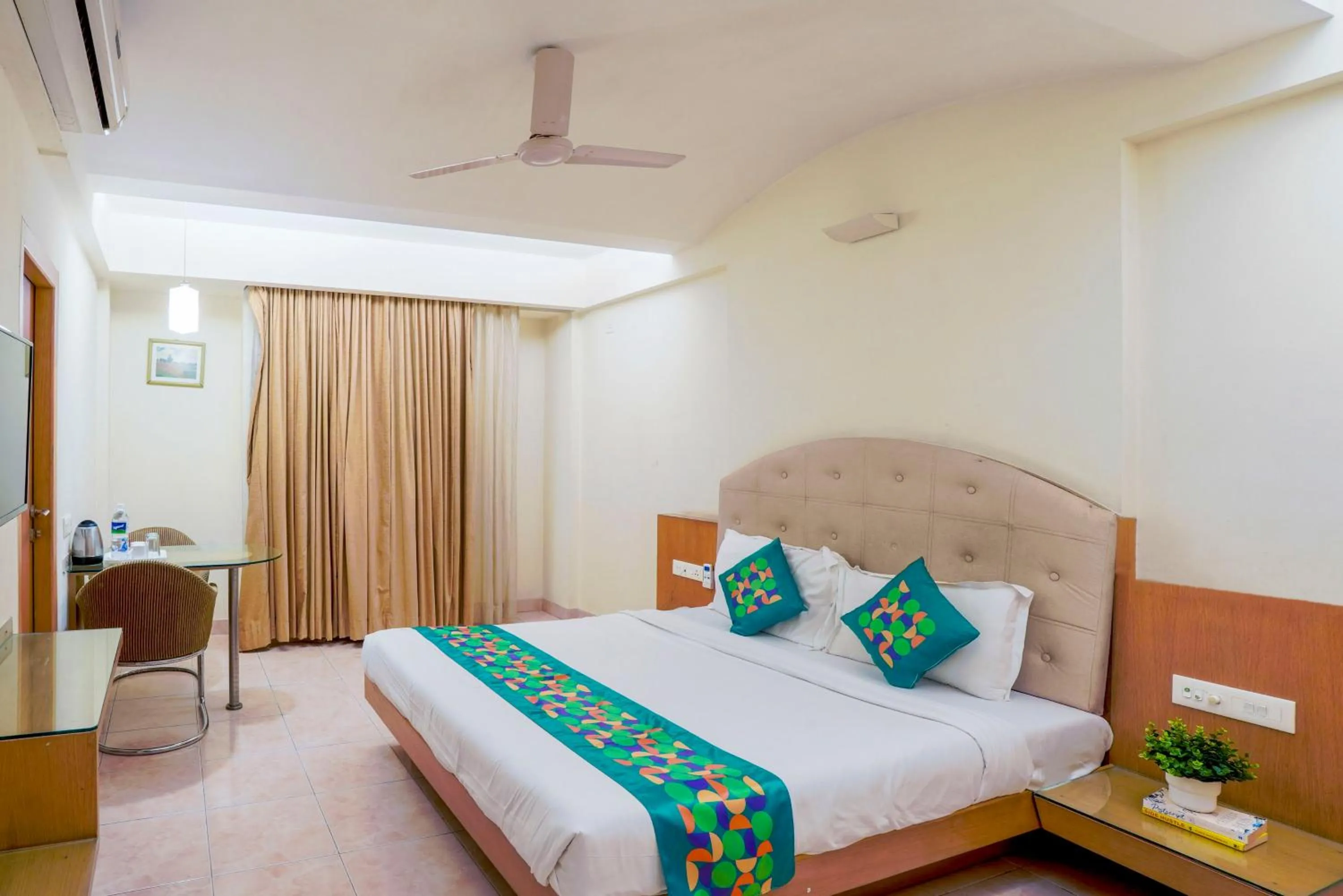 Bedroom, Bed in Treebo Premium Niraali Executive, Hinjewadi