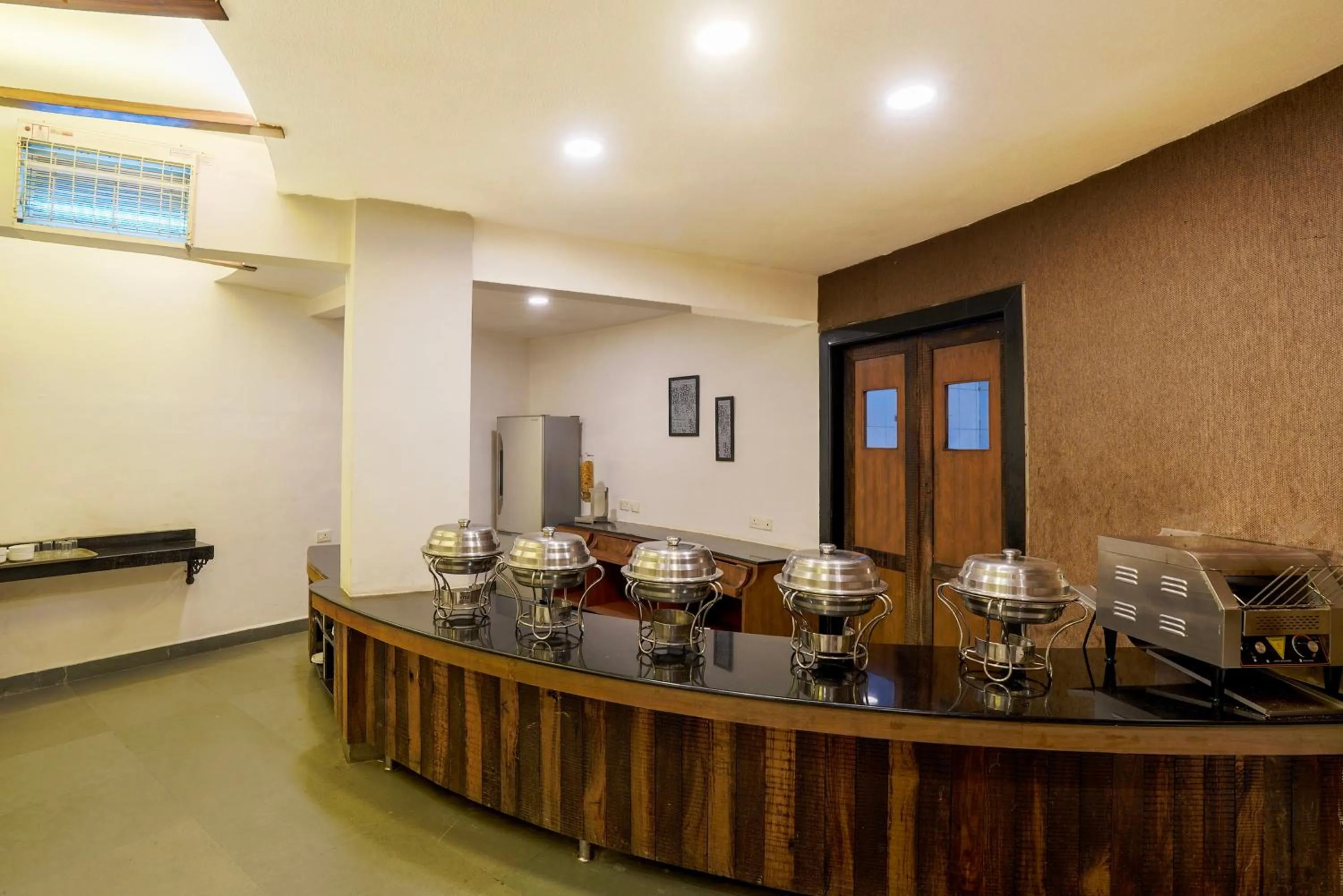 Restaurant/places to eat in Treebo Premium Niraali Executive, Hinjewadi