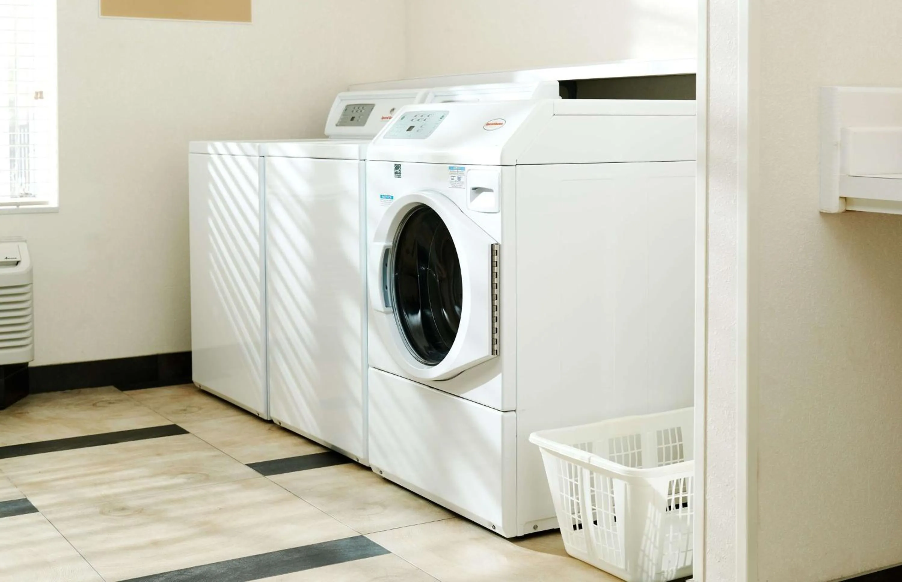 Property building in Sonesta Simply Suites Dallas Las Colinas