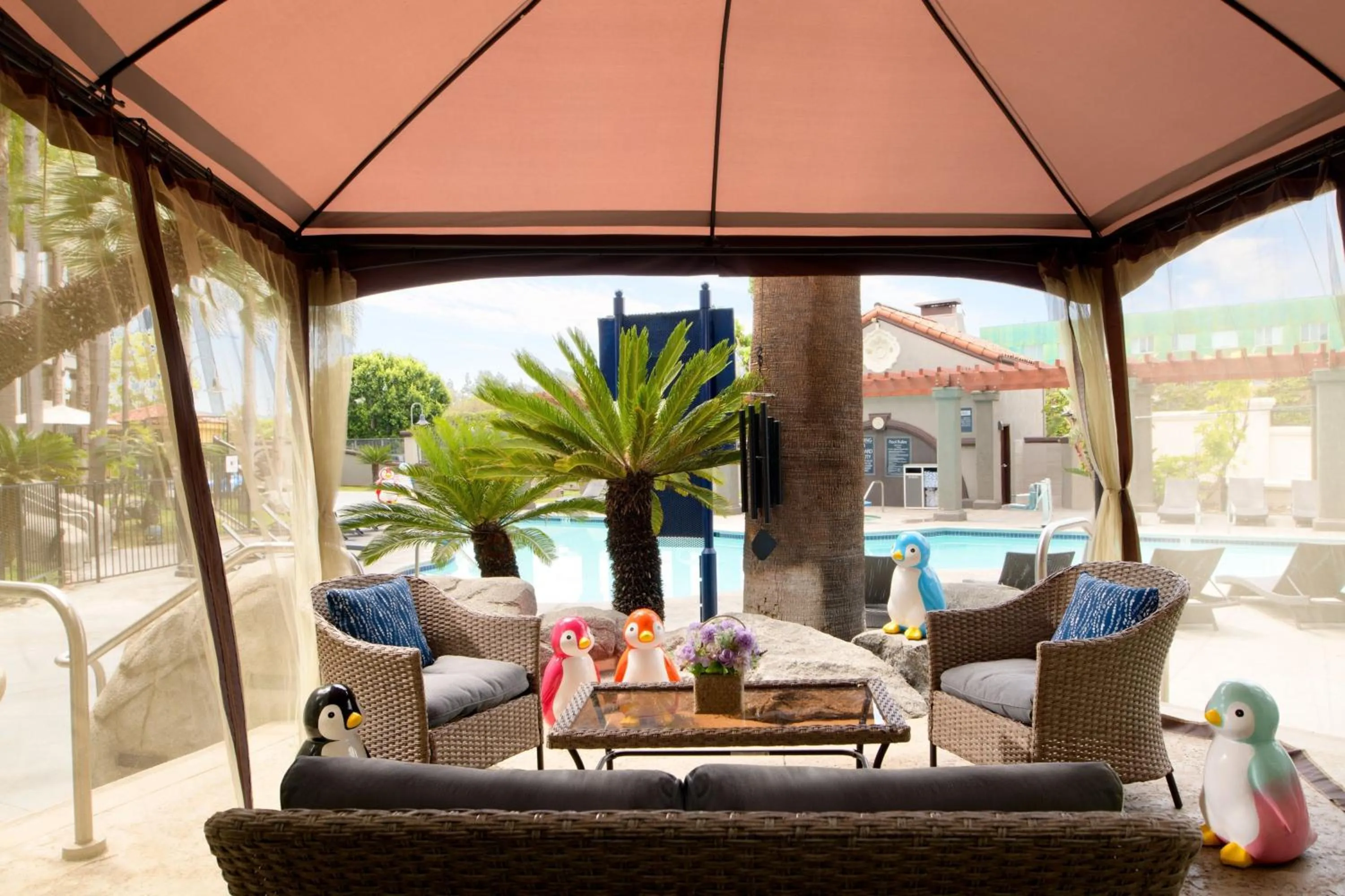 Swimming pool in Four Points by Sheraton Anaheim