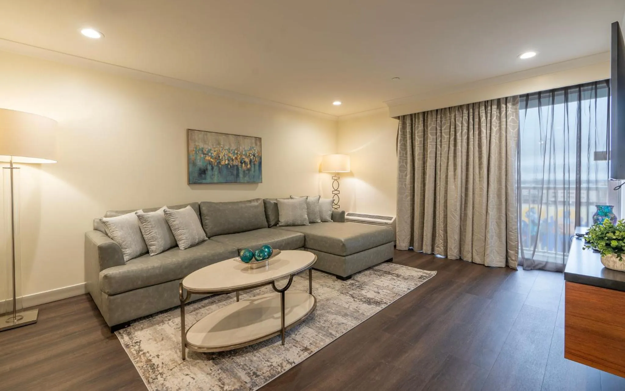 Photo of the whole room in Holiday Inn New Orleans-Downtown Superdome by IHG