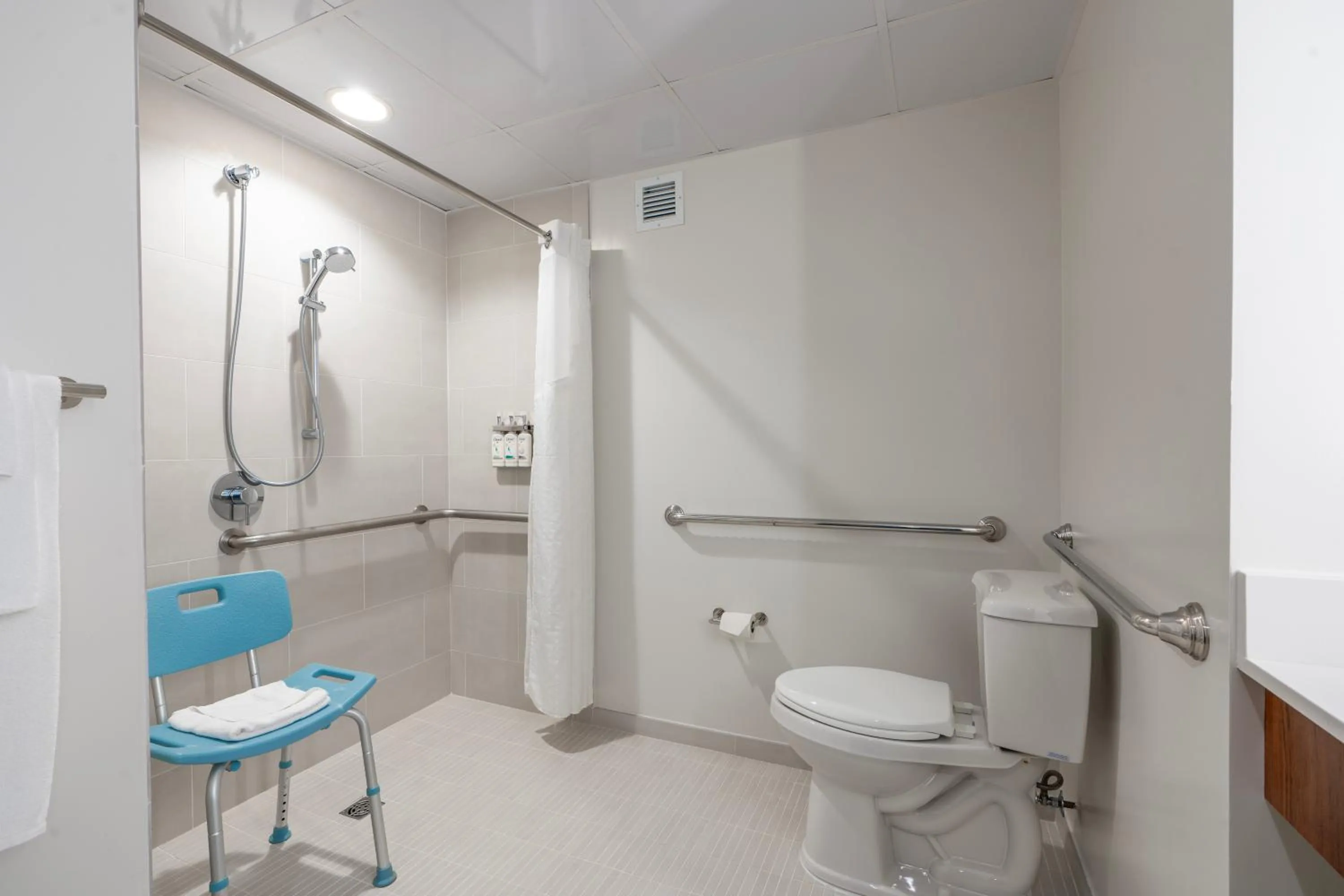 Bathroom in Holiday Inn New Orleans-Downtown Superdome by IHG