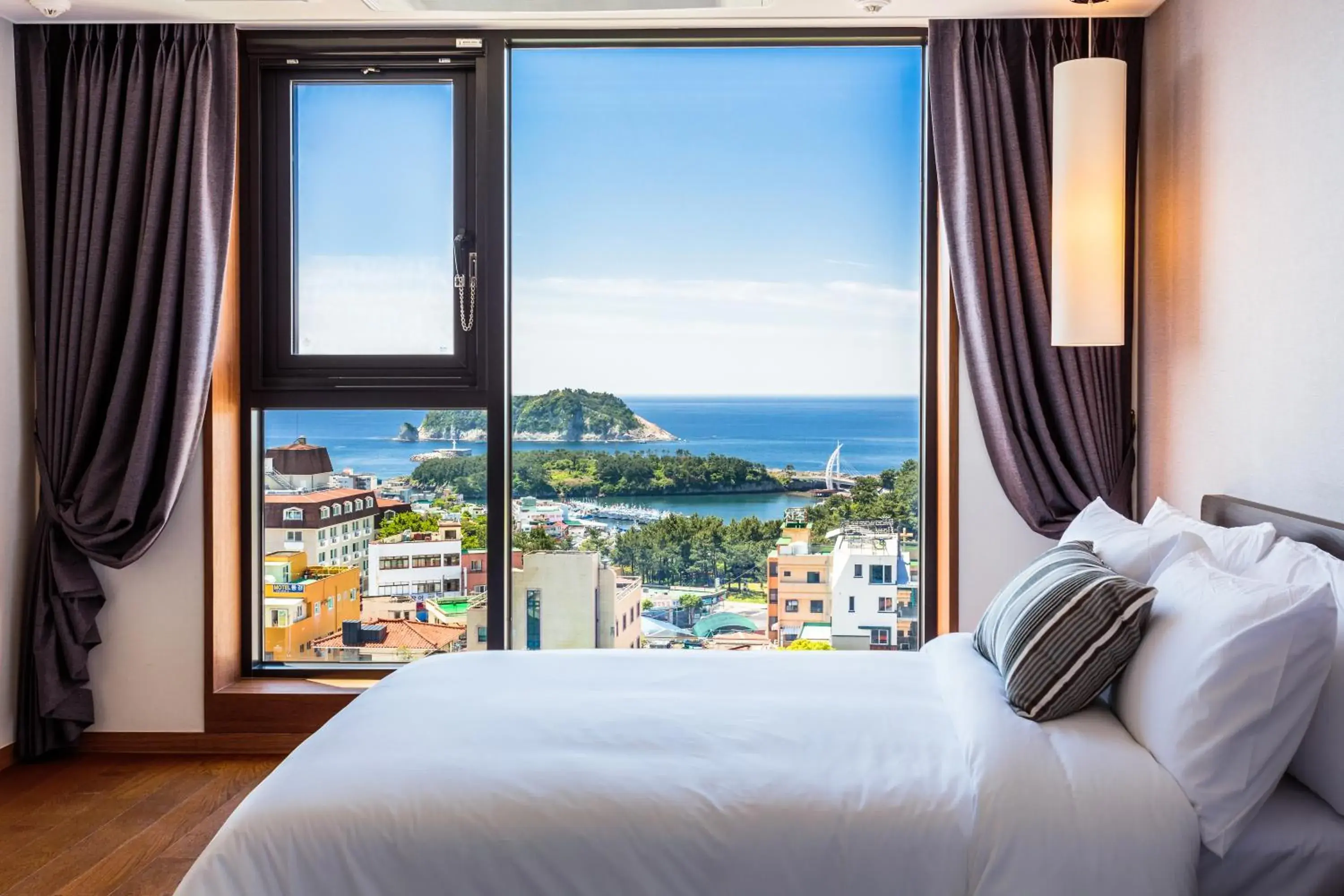 Bedroom, Sea View in Hotel Alegria Seogwipo Bedroom, Sea View in Hotel Alegria Seogwipo