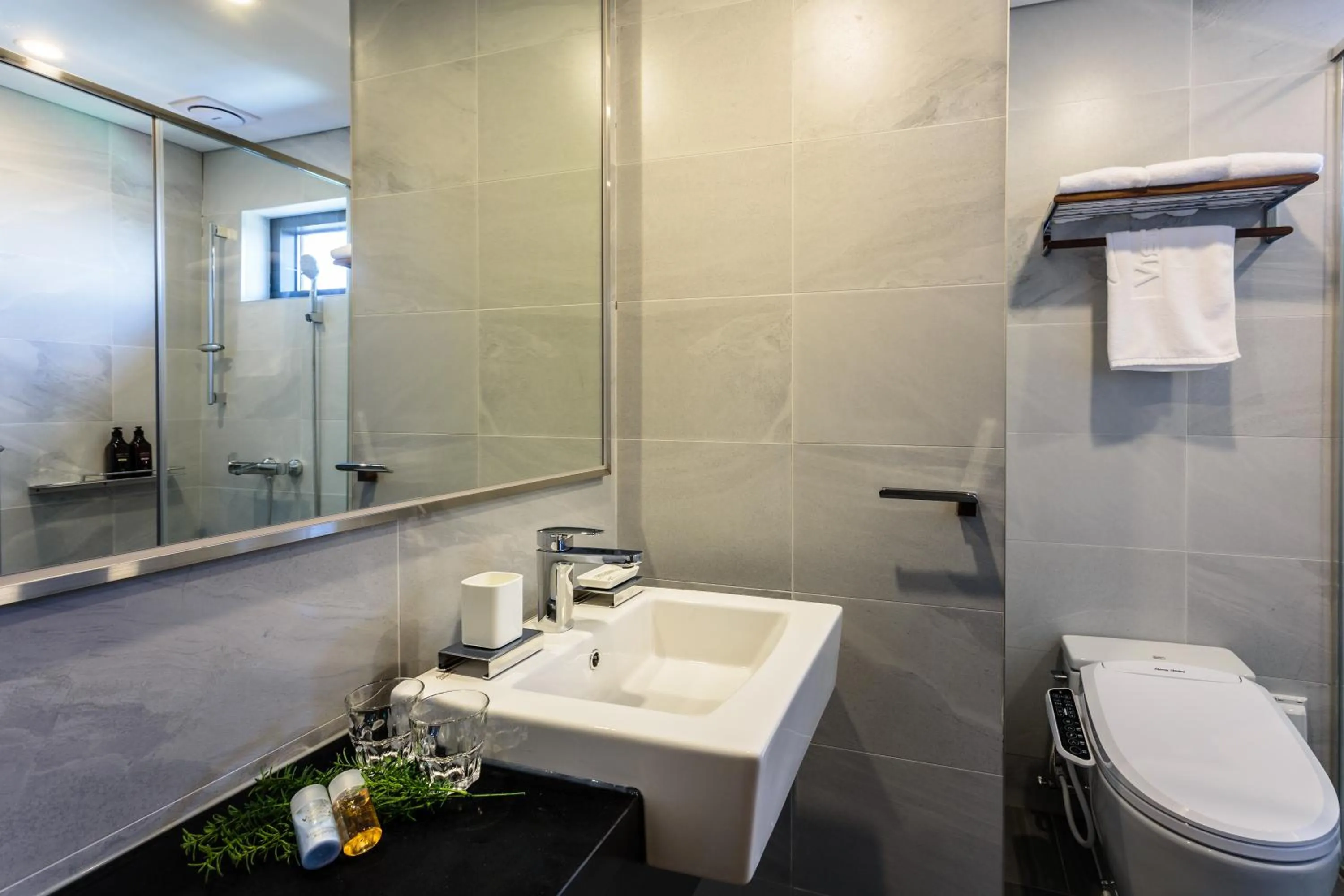 Toilet, Bathroom in Hotel Alegria Seogwipo