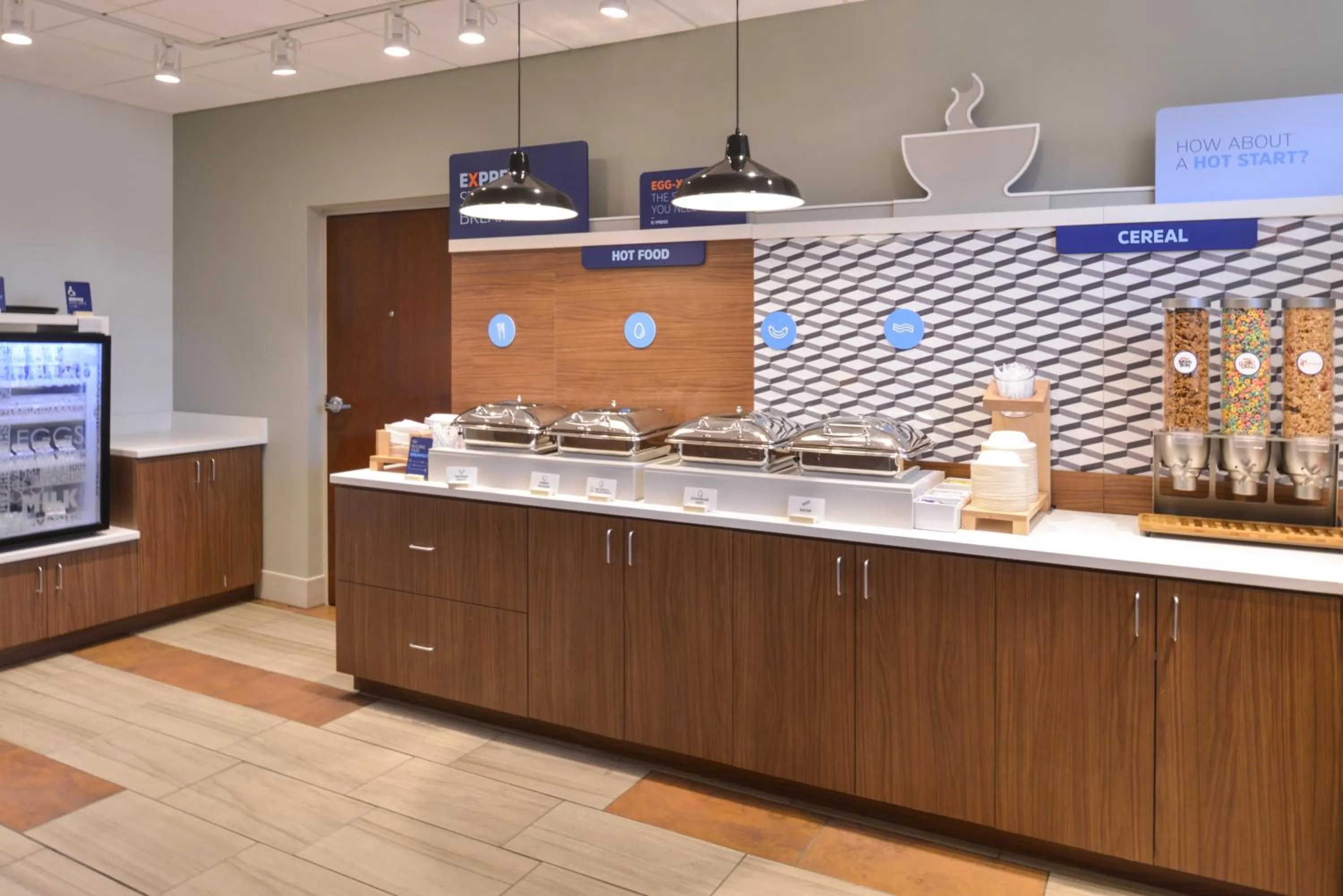 Breakfast in Holiday Inn Express & Suites Indianapolis Dtn-Conv Ctr Area by IHG