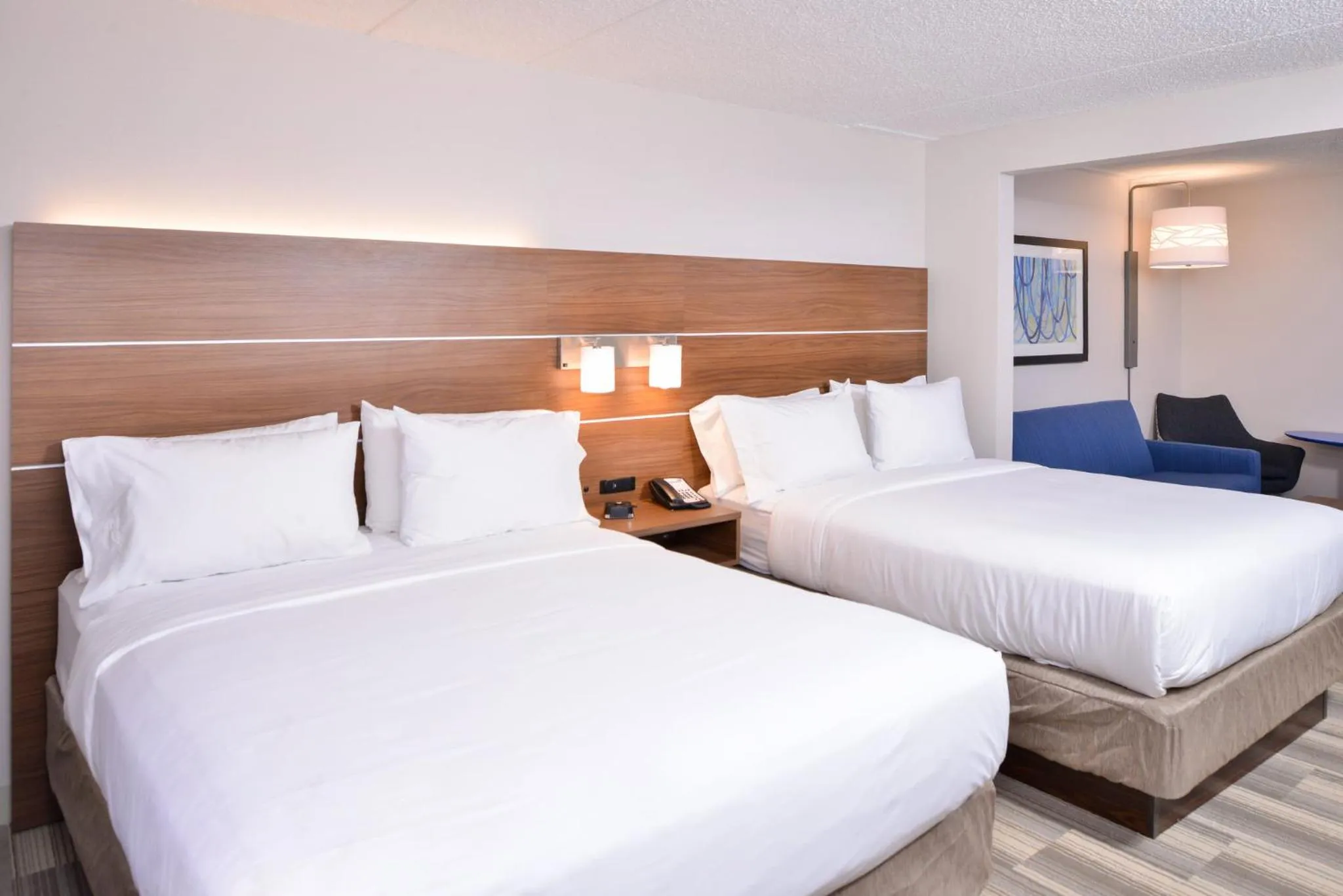 Photo of the whole room, Bed in Holiday Inn Express & Suites Indianapolis Dtn-Conv Ctr Area by IHG