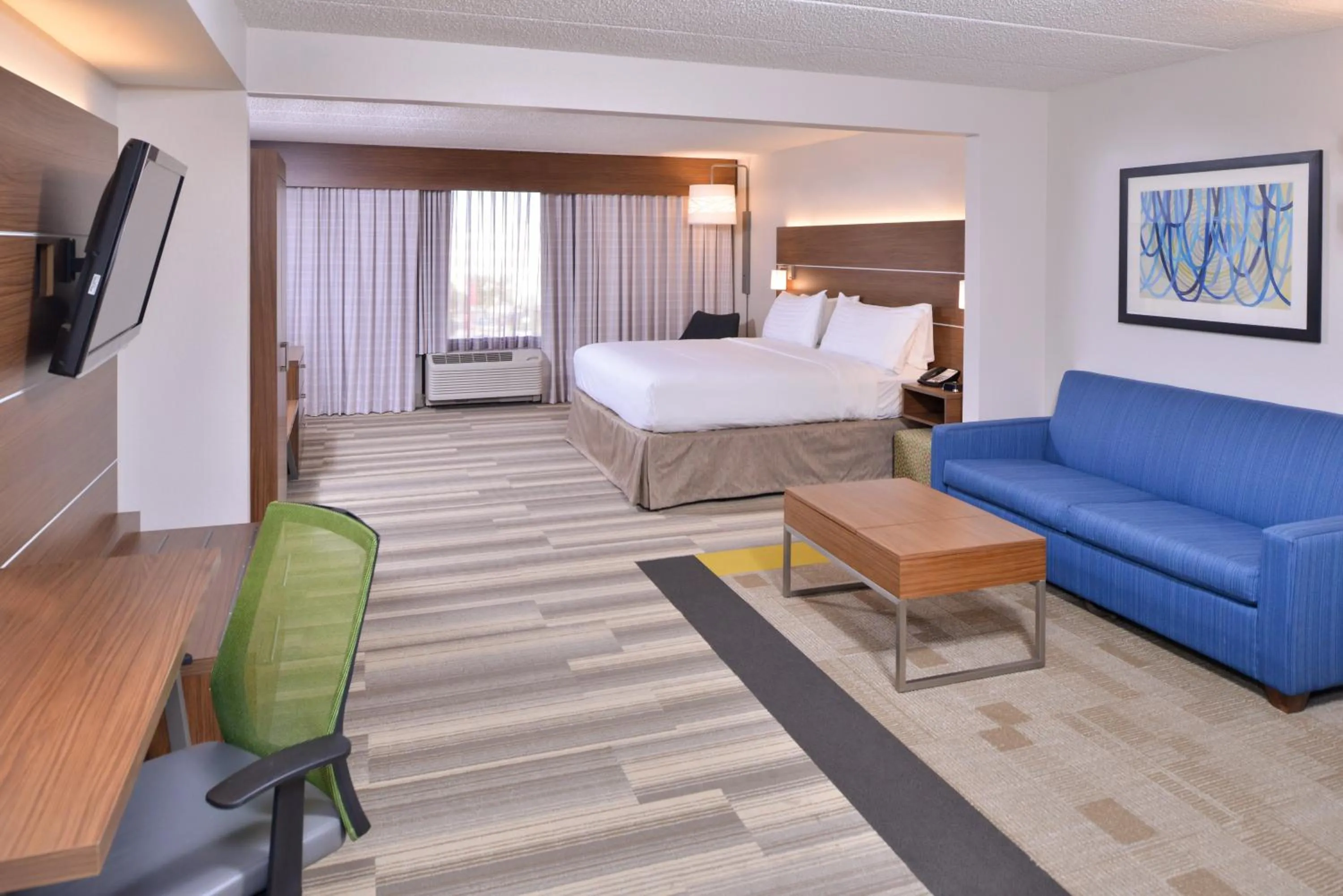 Photo of the whole room in Holiday Inn Express & Suites Indianapolis Dtn-Conv Ctr Area by IHG