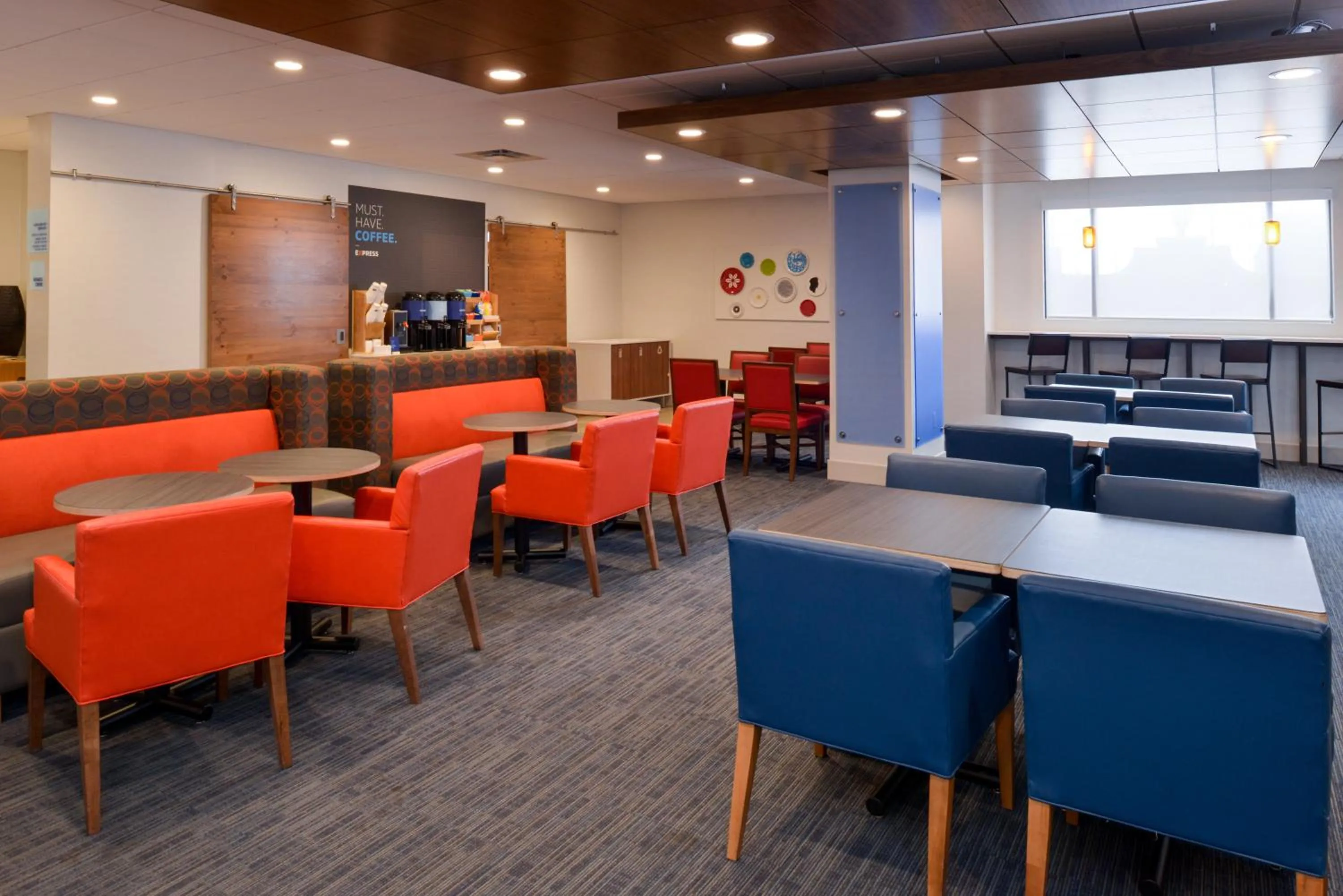 Breakfast in Holiday Inn Express & Suites Indianapolis Dtn-Conv Ctr Area by IHG
