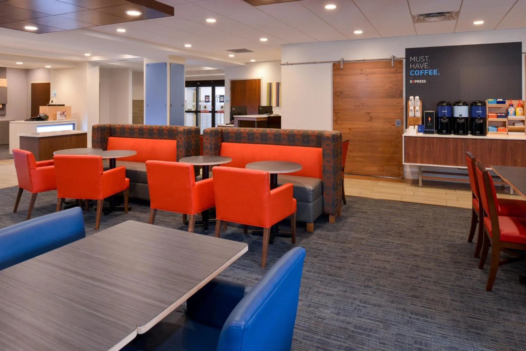 Breakfast in Holiday Inn Express & Suites Indianapolis Dtn-Conv Ctr Area by IHG