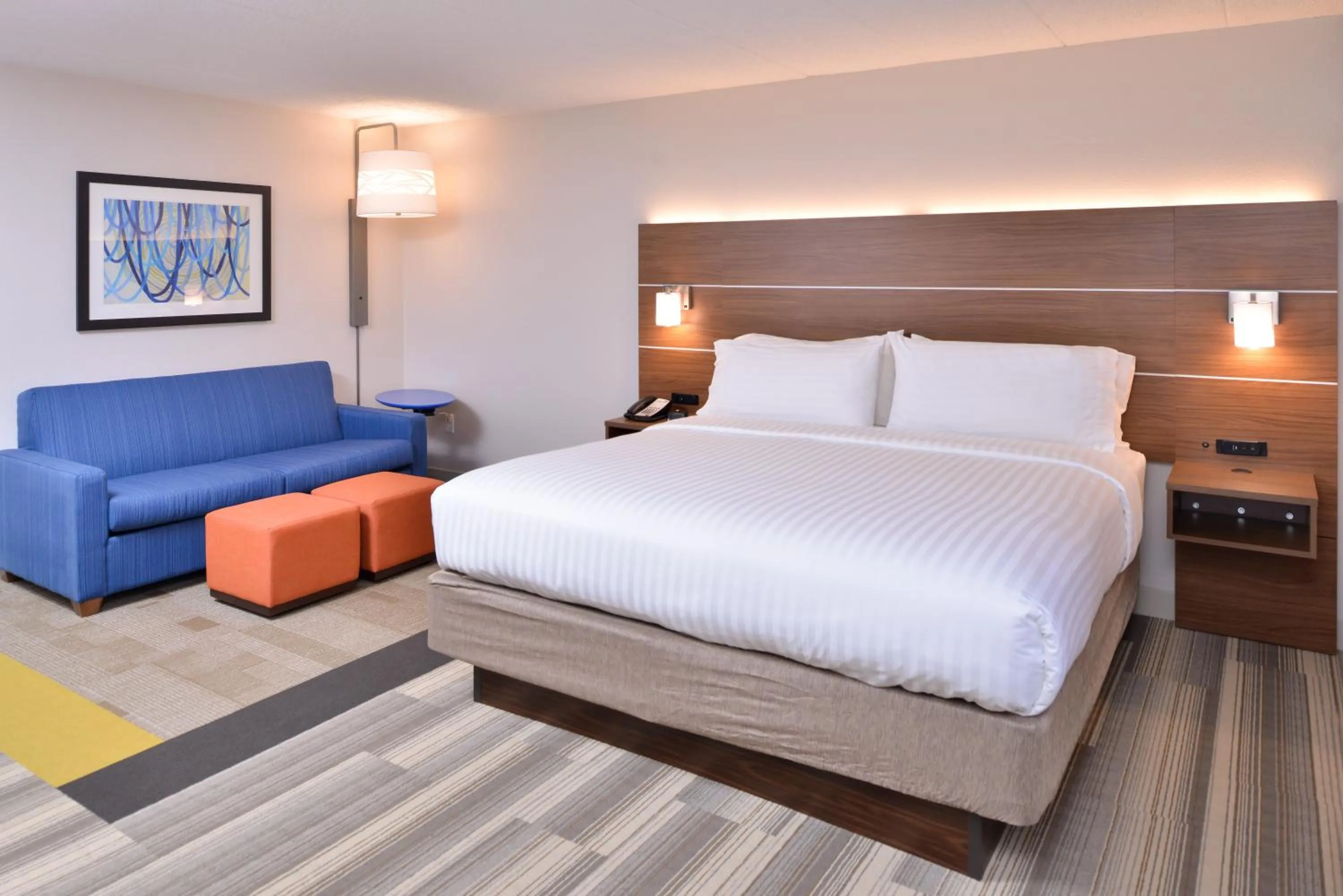 Photo of the whole room, Bed in Holiday Inn Express & Suites Indianapolis Dtn-Conv Ctr Area by IHG