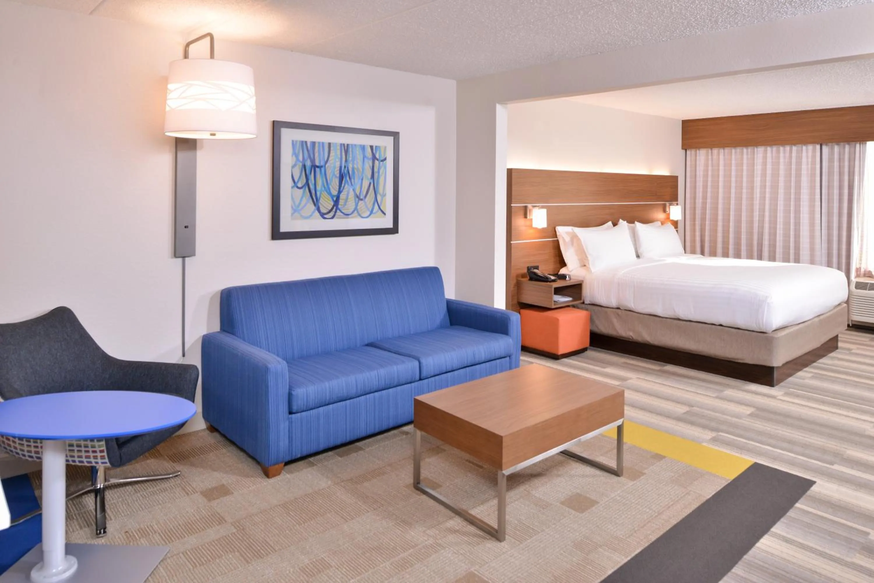 Photo of the whole room, Bed in Holiday Inn Express & Suites Indianapolis Dtn-Conv Ctr Area by IHG