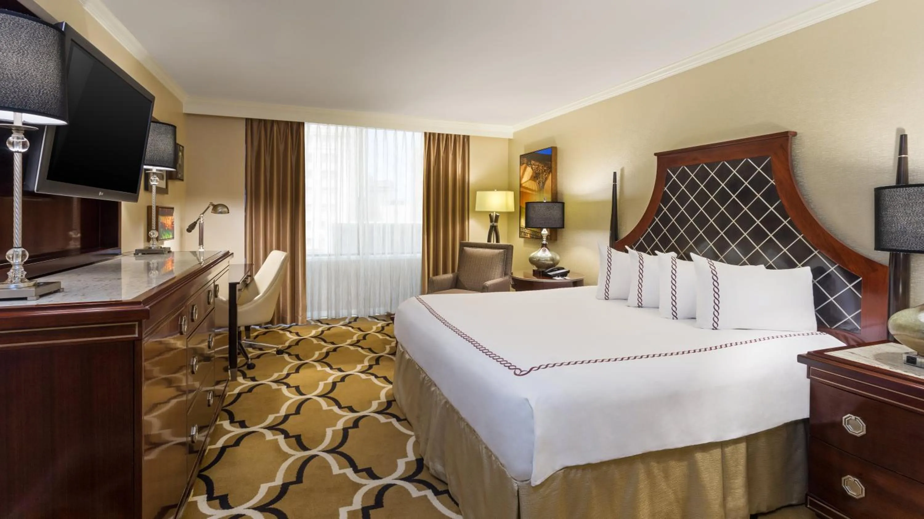 Photo of the whole room, Bed in InterContinental New Orleans by IHG