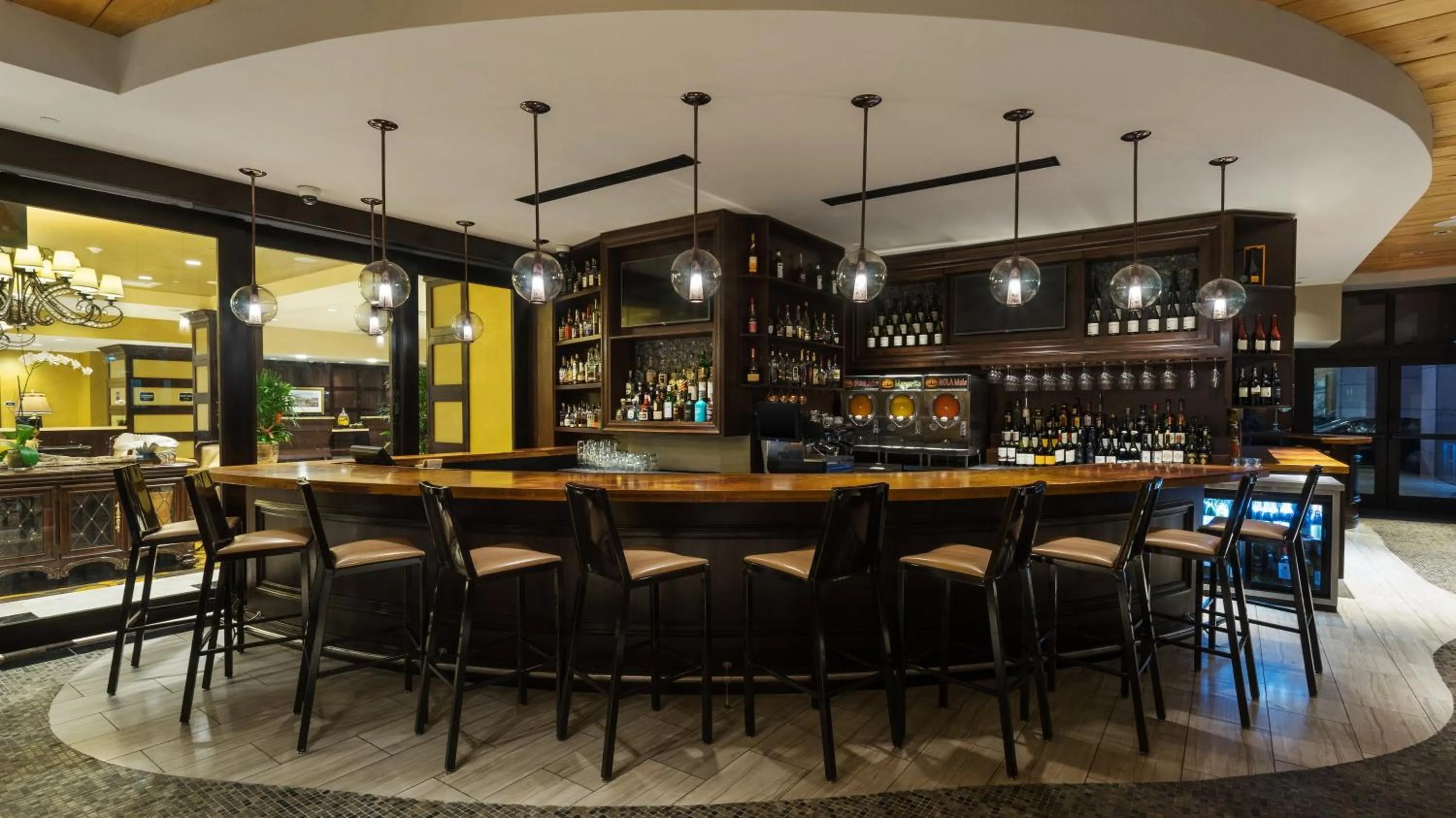 Lounge or bar in InterContinental New Orleans by IHG