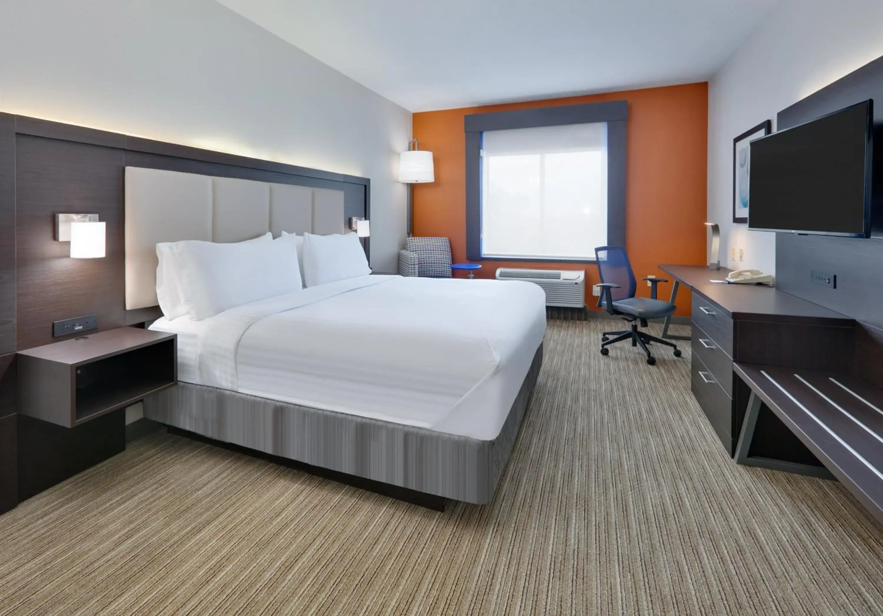 Standard King Room in Holiday Inn Express & Suites Dallas - Duncanville by IHG Standard King Room in Holiday Inn Express & Suites Dallas - Duncanville by IHG