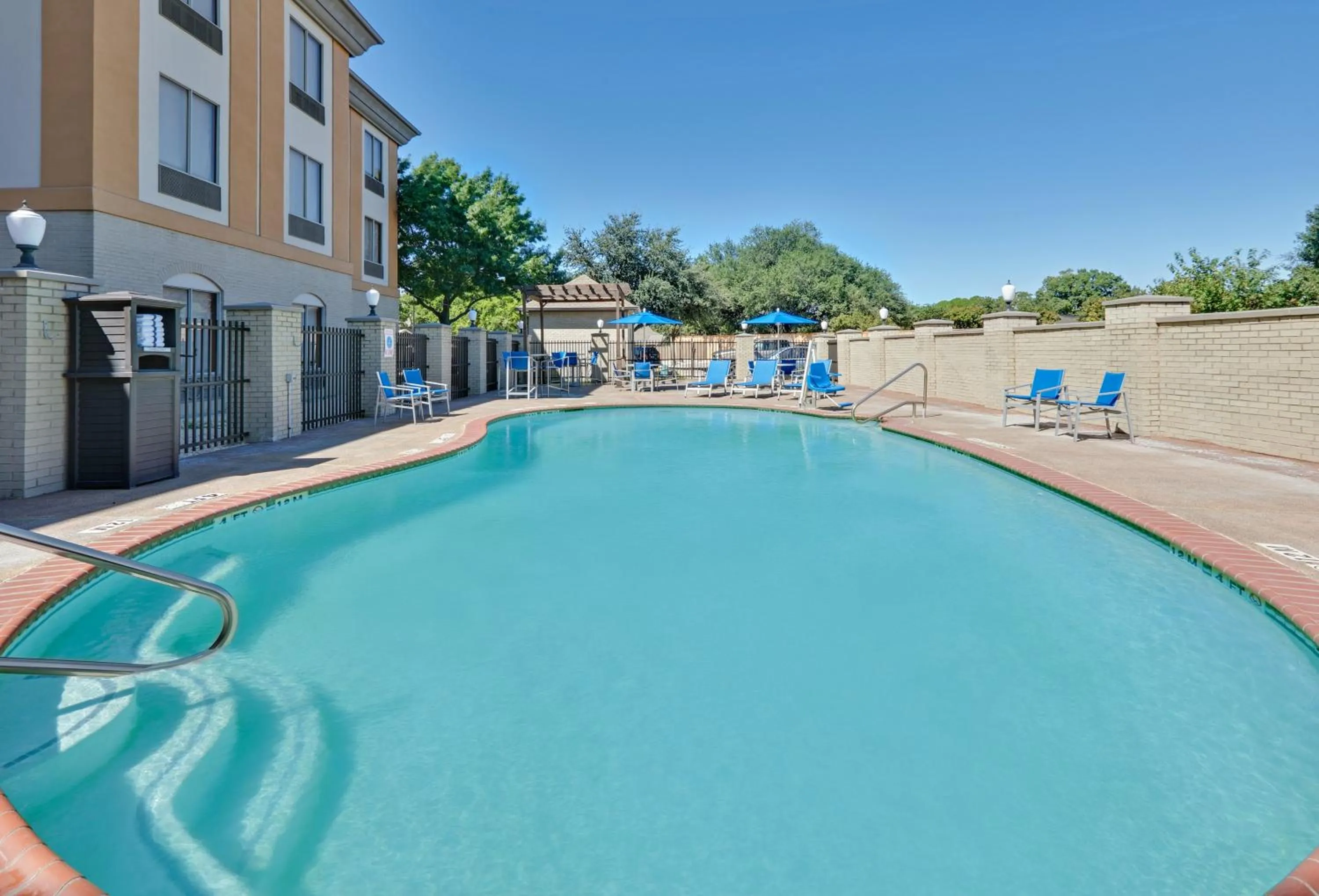 Swimming pool in Holiday Inn Express & Suites Dallas - Duncanville by IHG