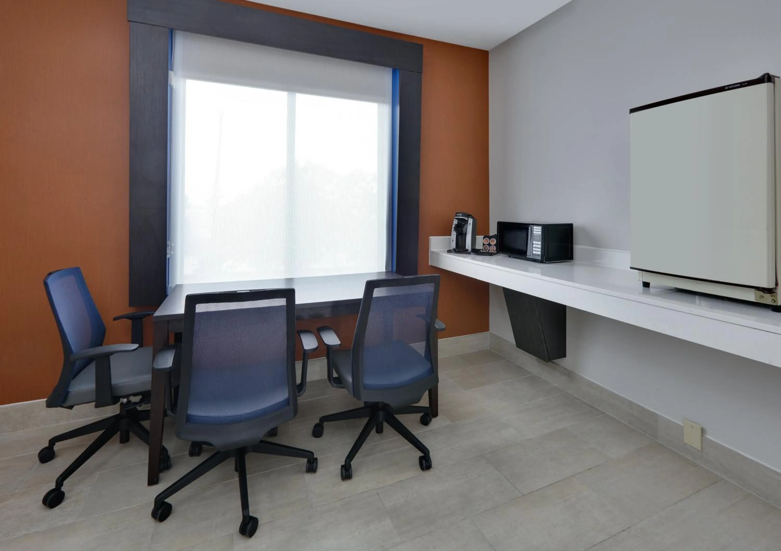 Photo of the whole room in Holiday Inn Express & Suites Dallas - Duncanville by IHG