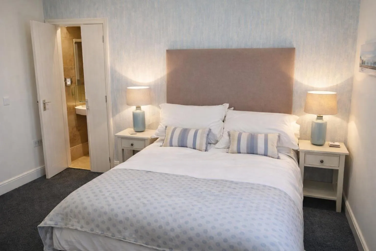 Bedroom, Bed in The George Inn