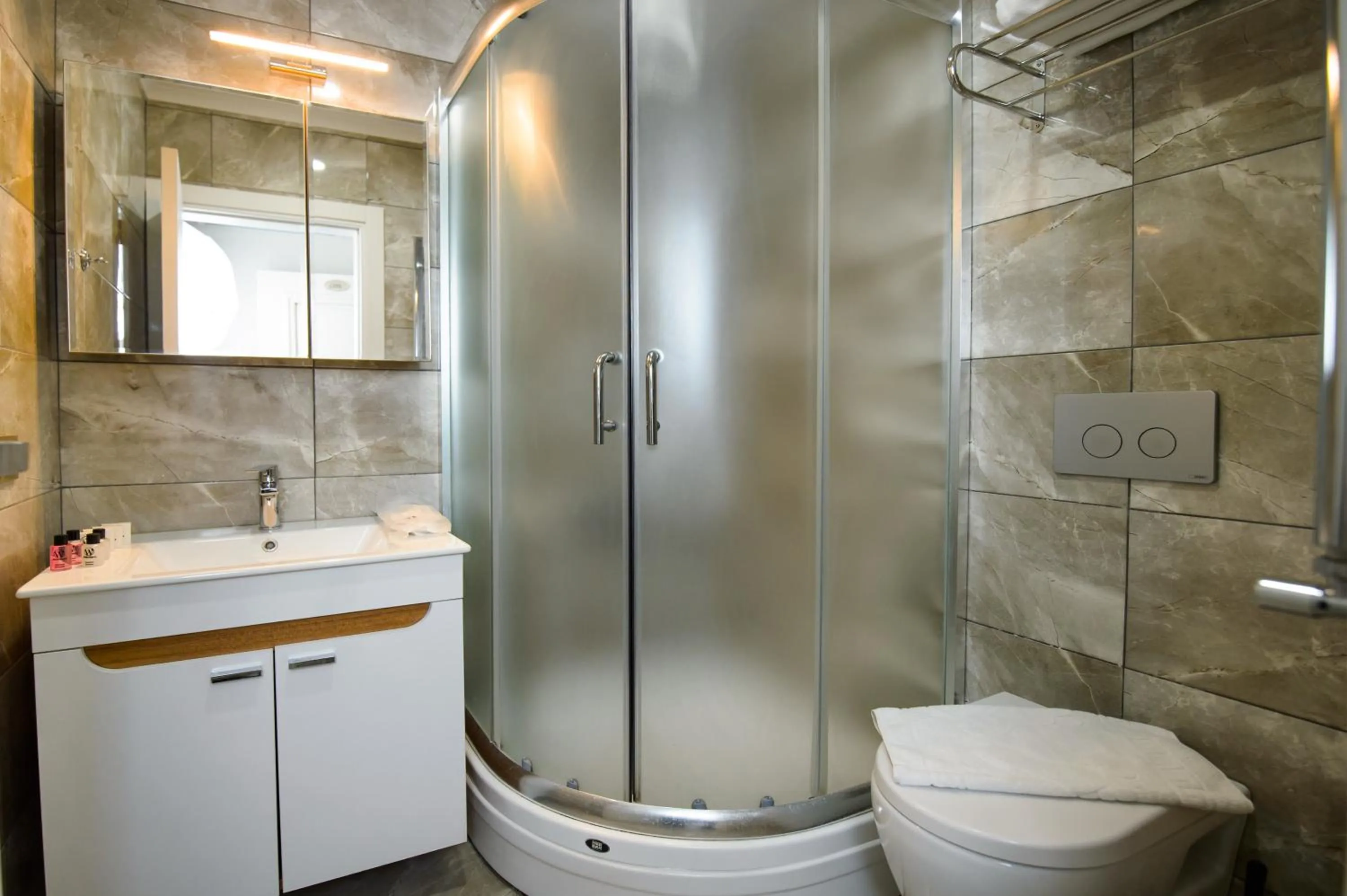 Bathroom in White House Hotel